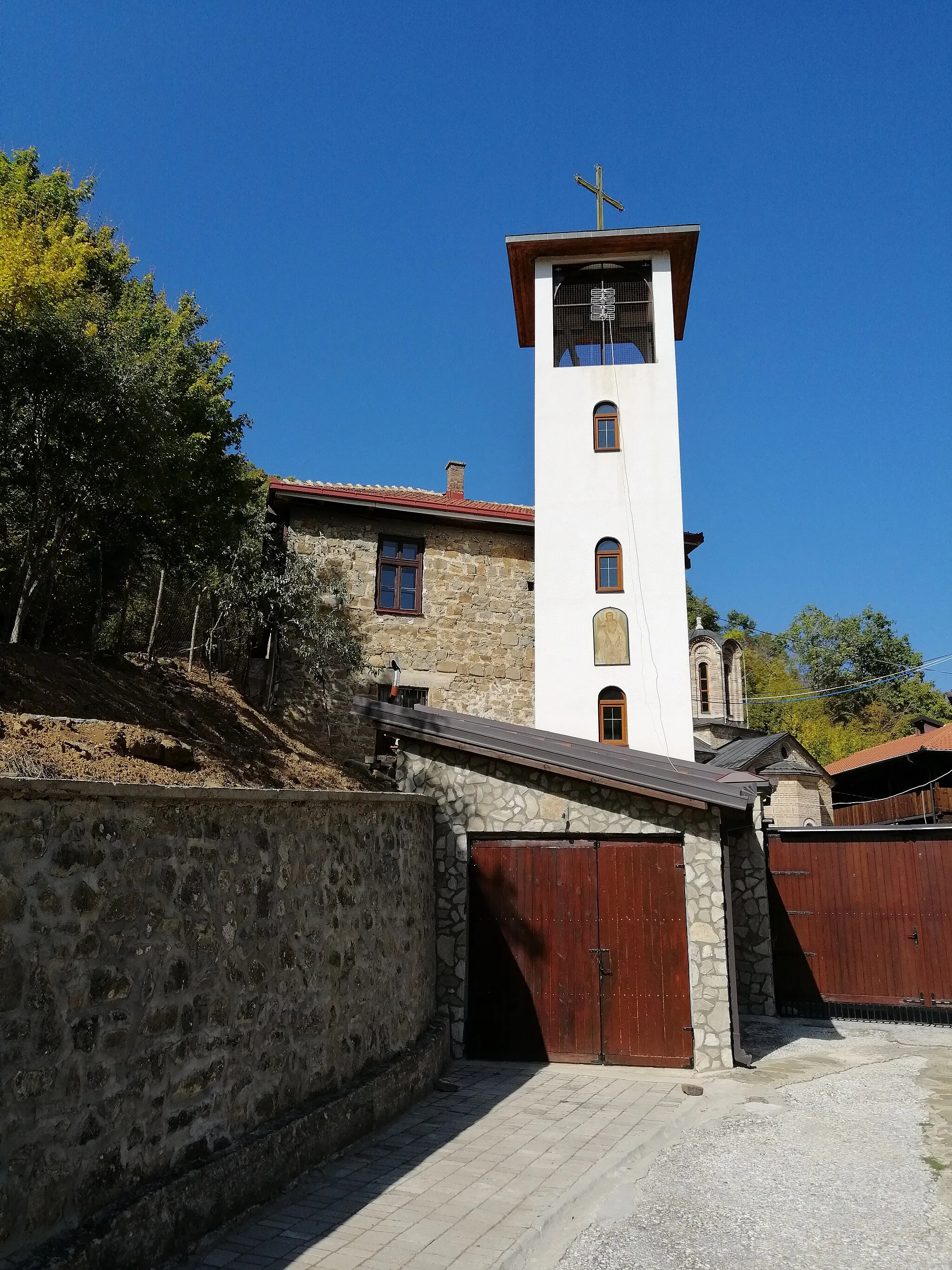 Photo showing: View of the Kučevište Monastery