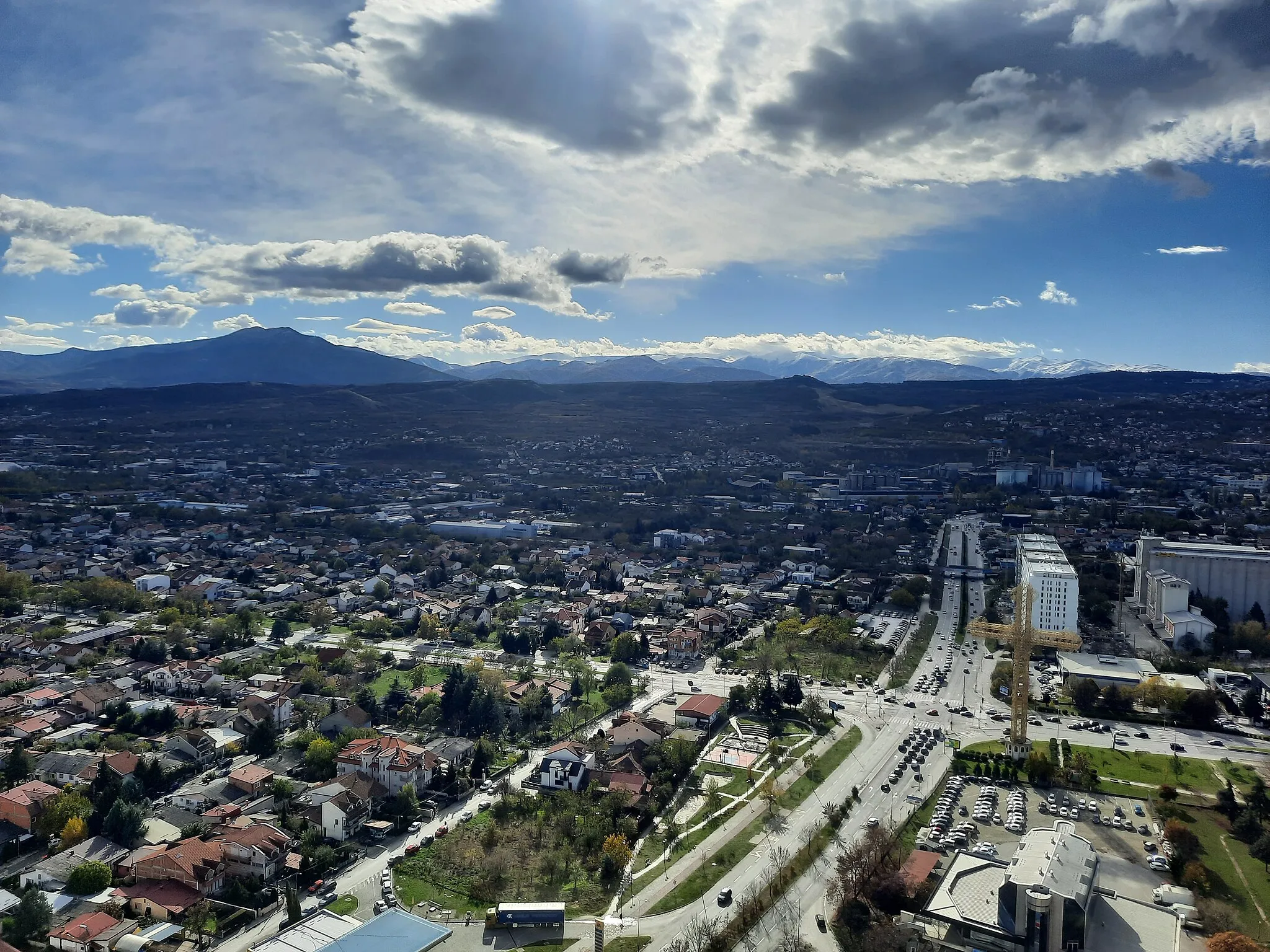 Photo showing: The Aerodrom and Kisela Voda municipalities, seen from Cevahir.