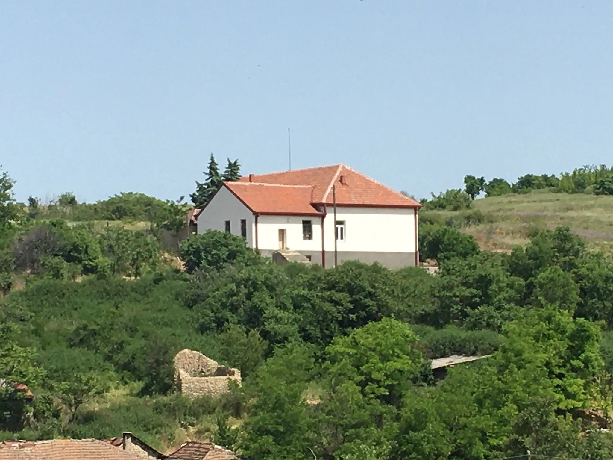 Photo showing: Dimče Angelov Gaberot Primary School in the village of Prẑdevo