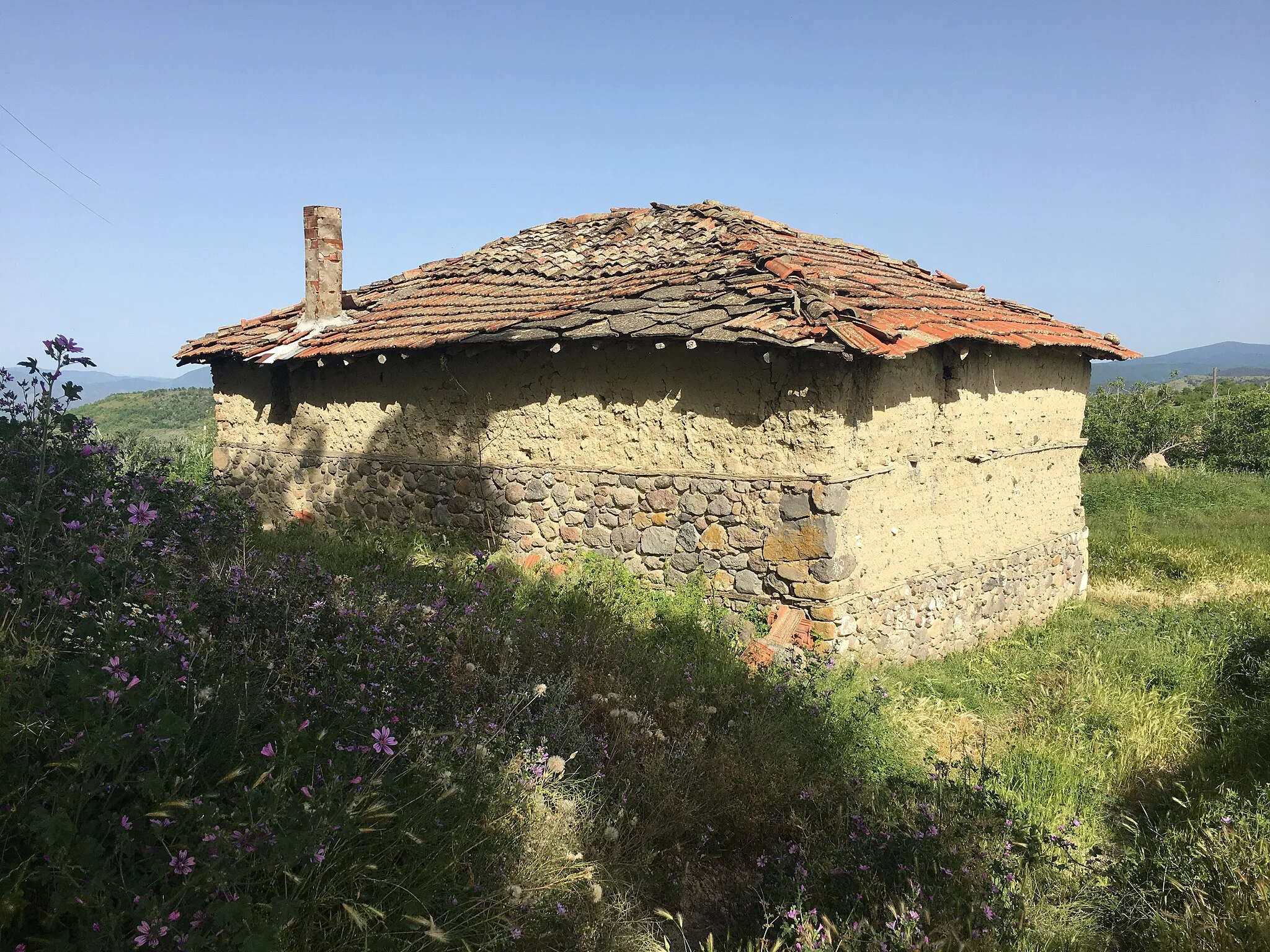 Photo showing: A house in the village of Vešje