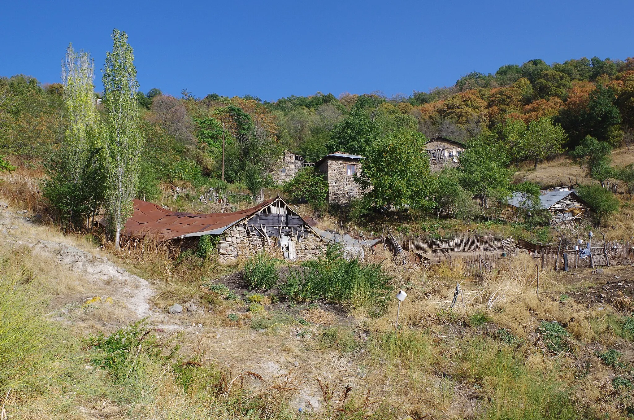 Photo showing: Houses in the village of Garnikovo