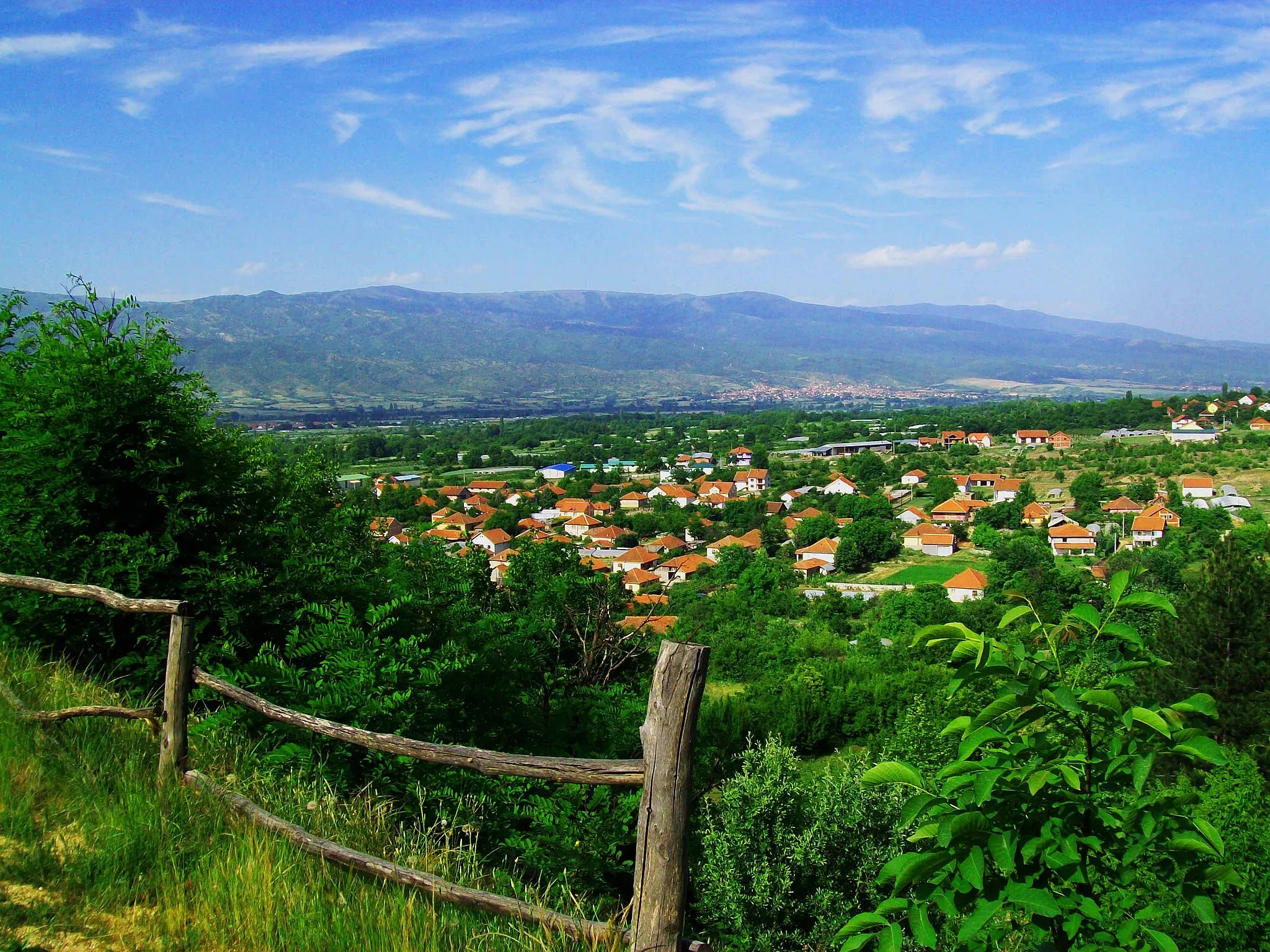 Photo showing: View to Koleshino village, located under Mount Belasica