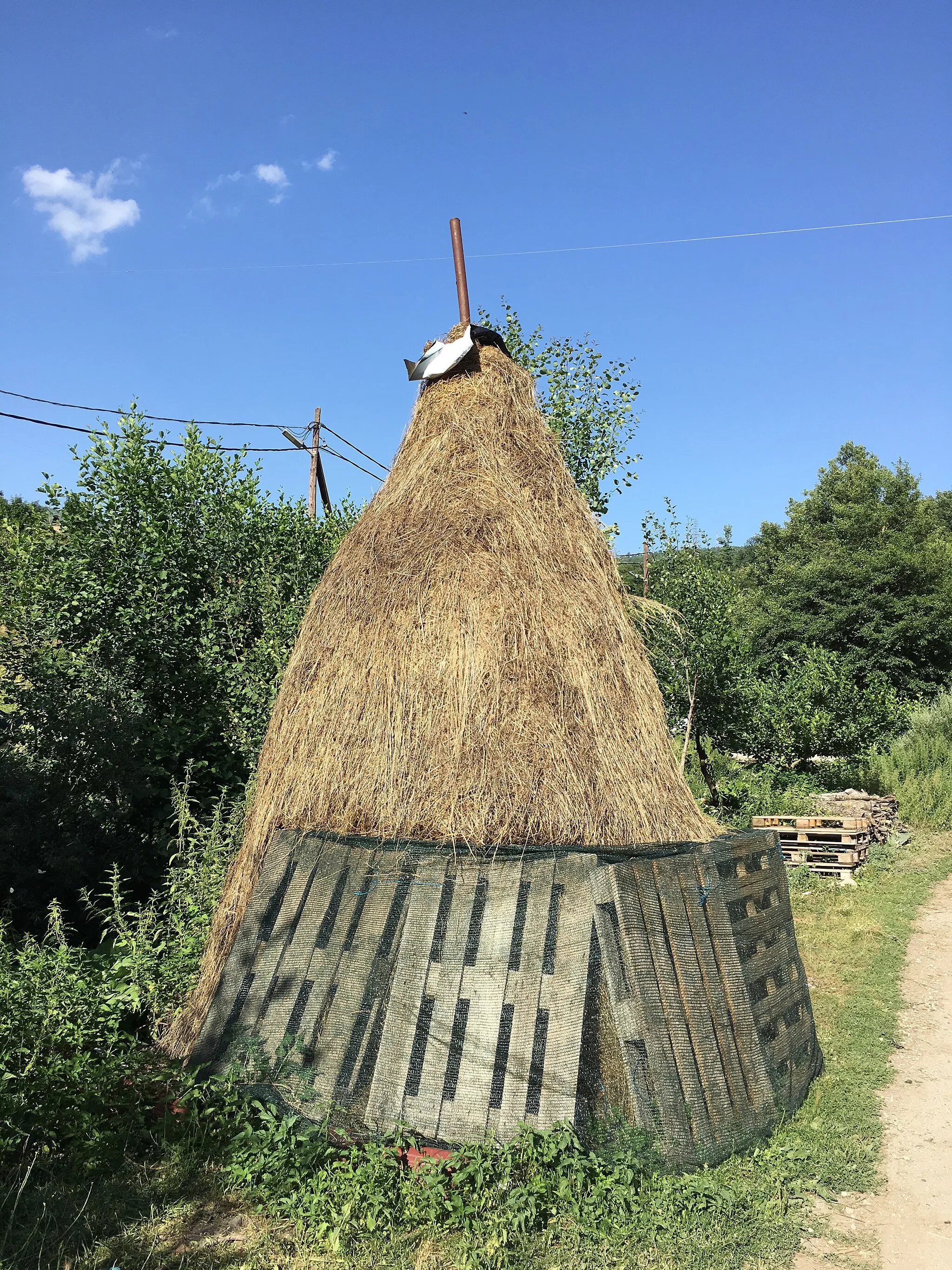 Photo showing: Haystack in the village of Piskupština