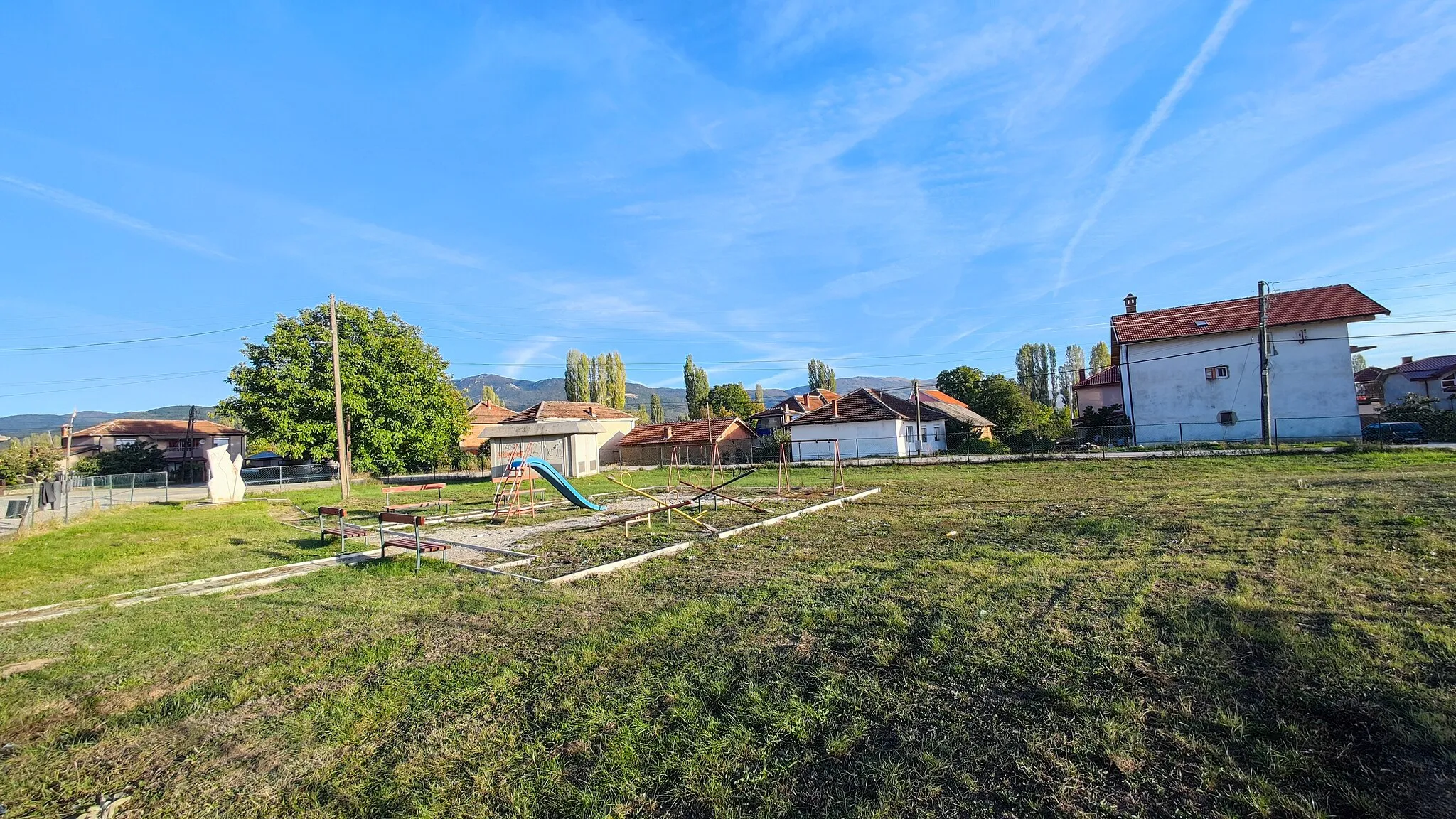 Photo showing: A playground in Gorno Lakočerej, Ohrid Municipality.