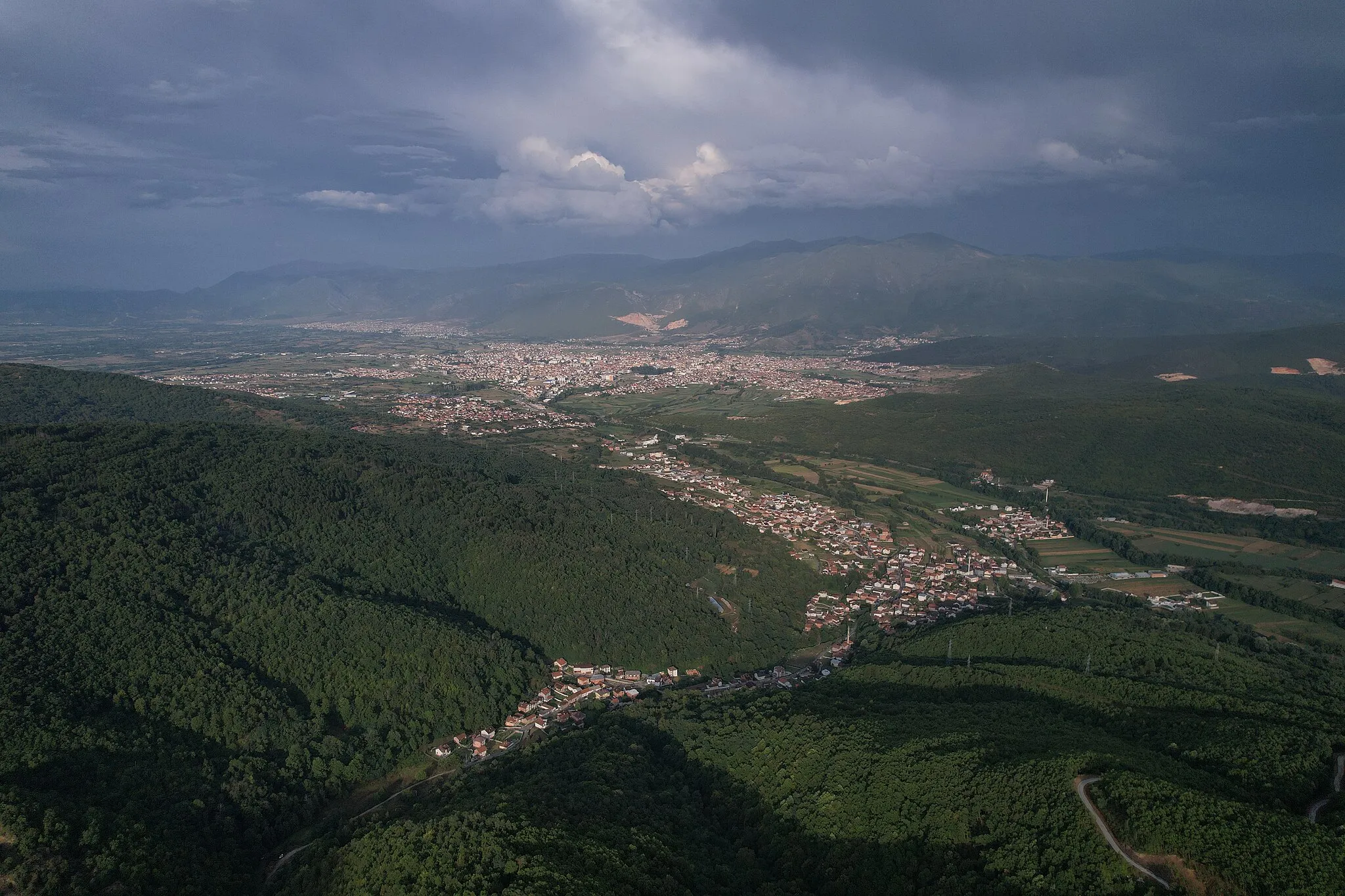 Photo showing: A view of the village of Raven with the city of Gostivar in the background