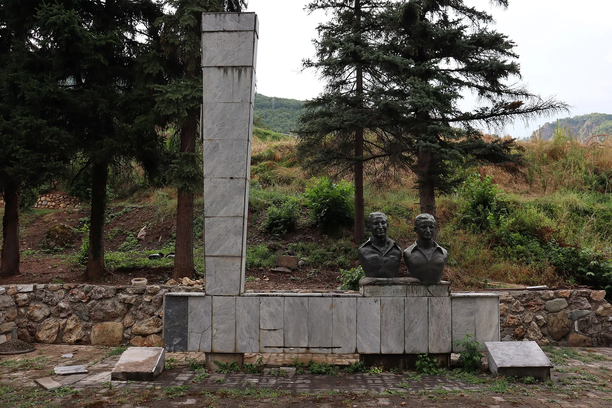 Photo showing: A monument in the village of Vrutok