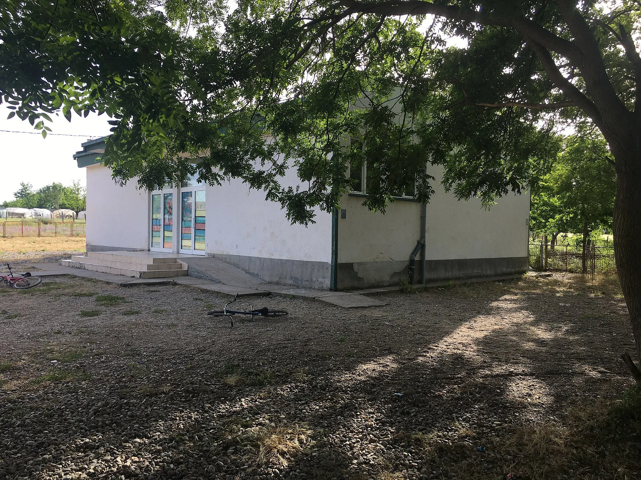 Photo showing: Strašo Pindžur Primary School in the village of Crveni Bregovi