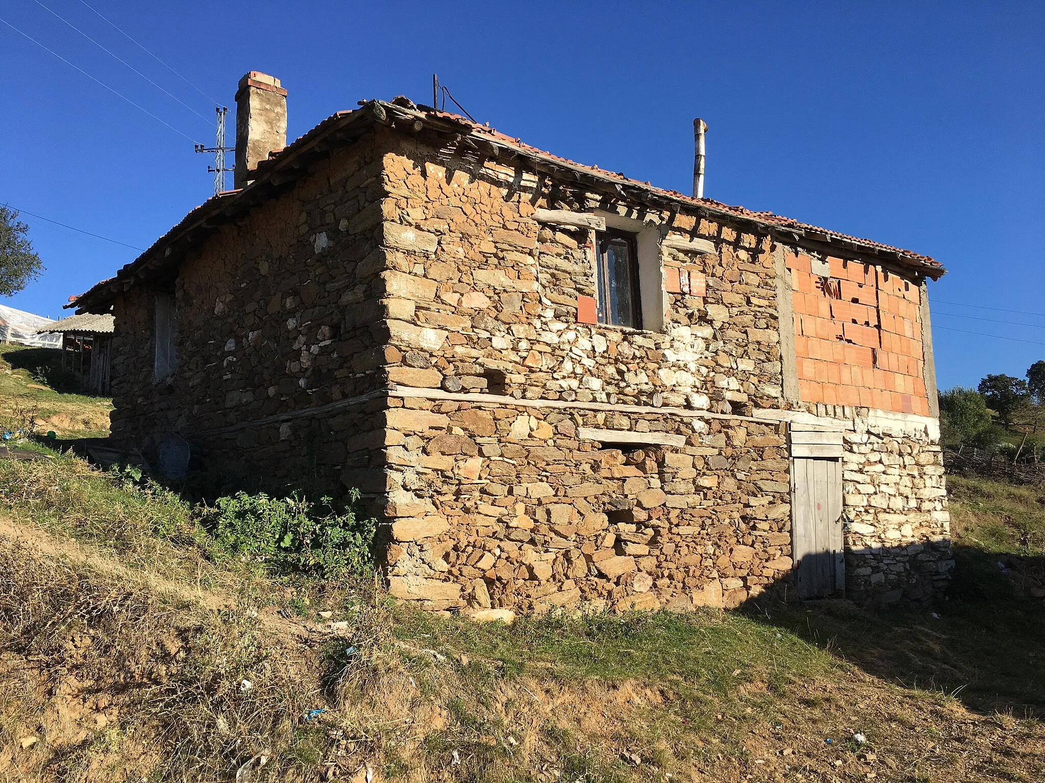 Photo showing: A house in the village of Junuzlija