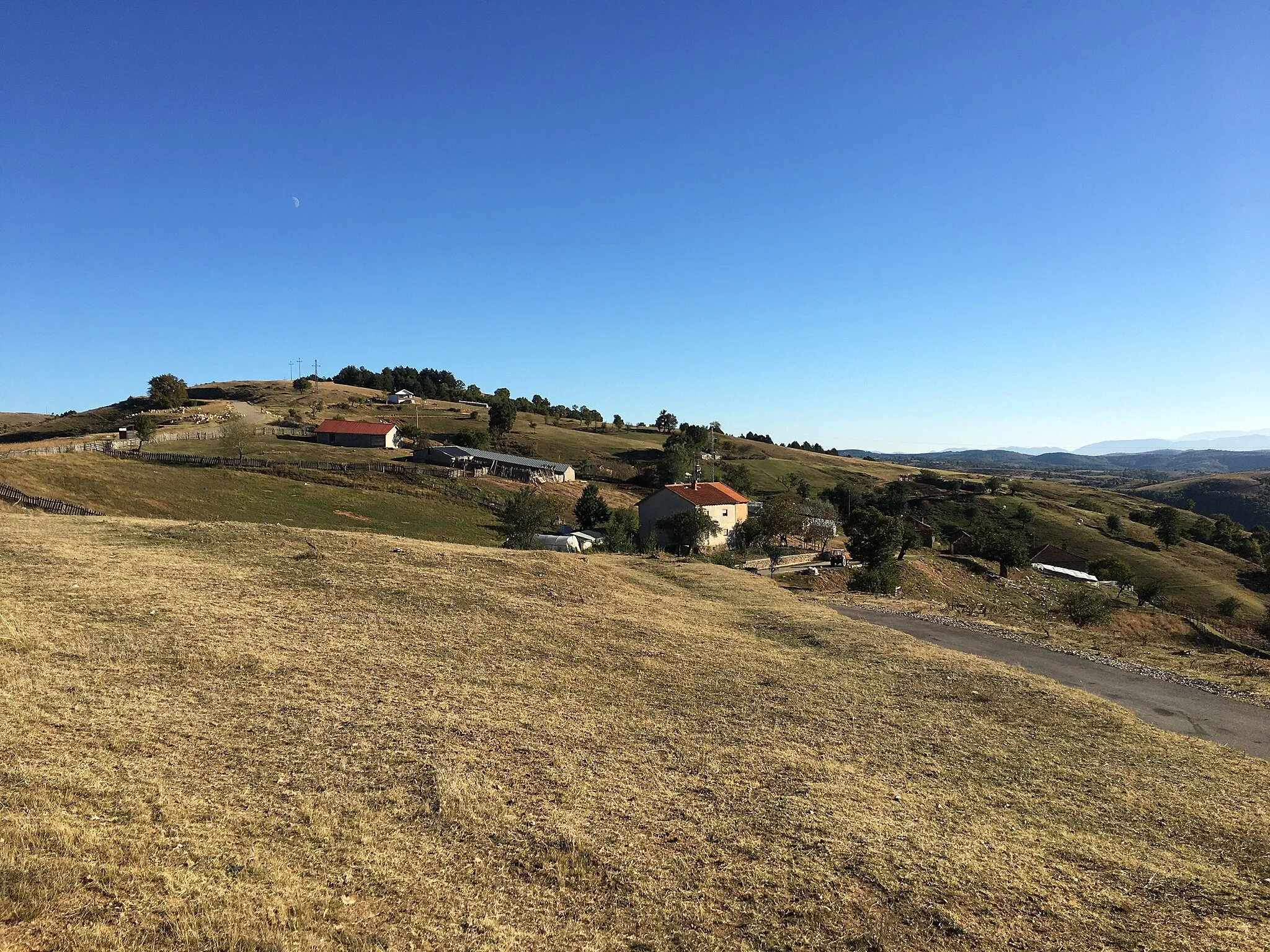 Photo showing: A view of the village of Junuzlija