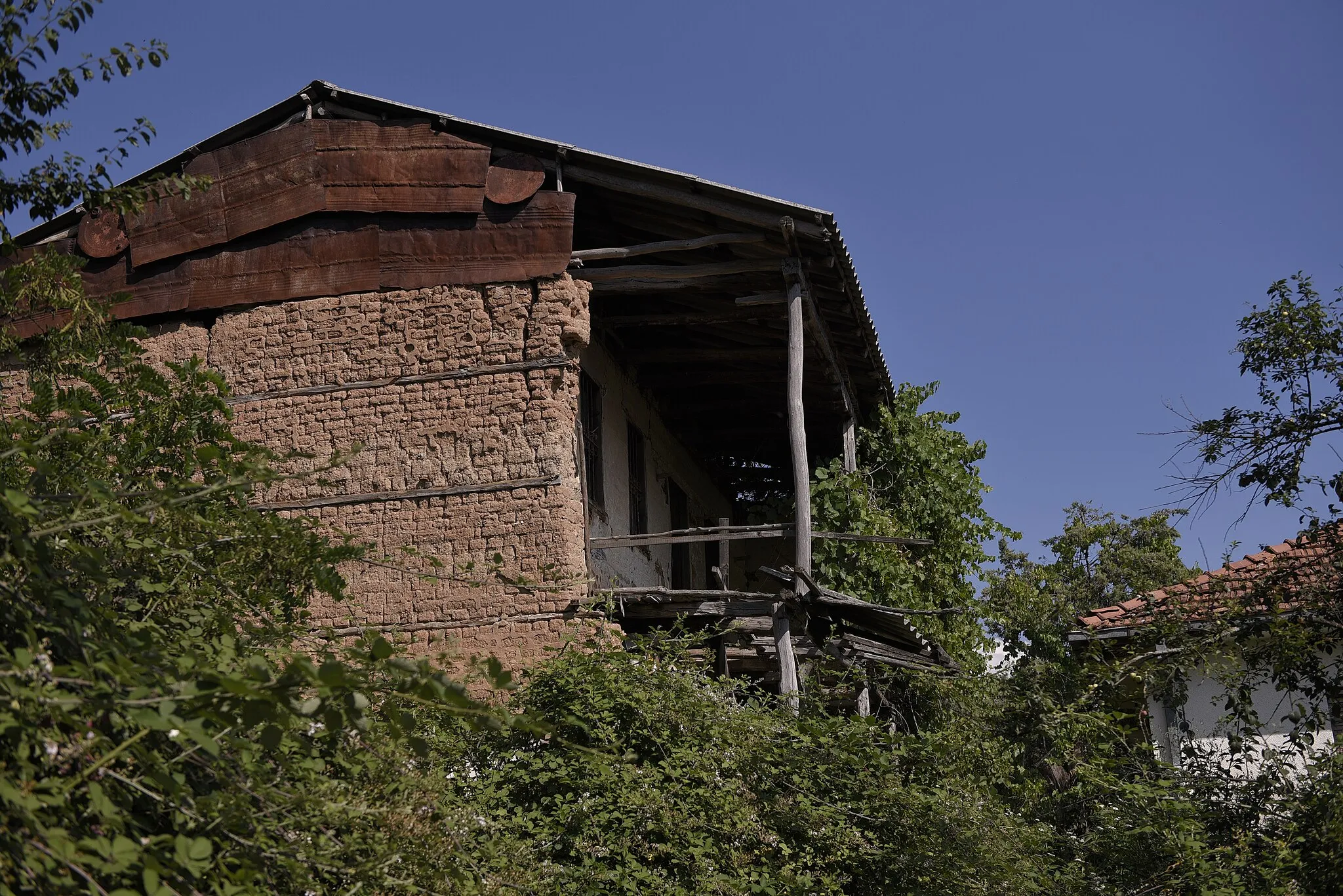 Photo showing: A house in the village of Gorno Dupeni, Resen Municipality.