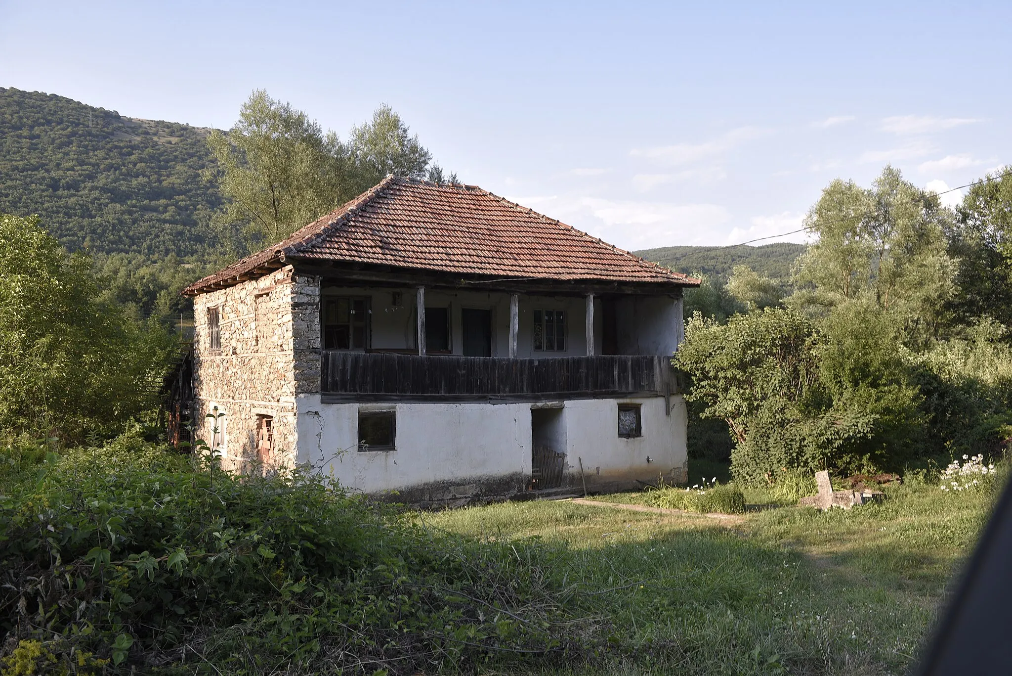 Photo showing: A house in the village of Gorno Krušje, Resen Municipality.