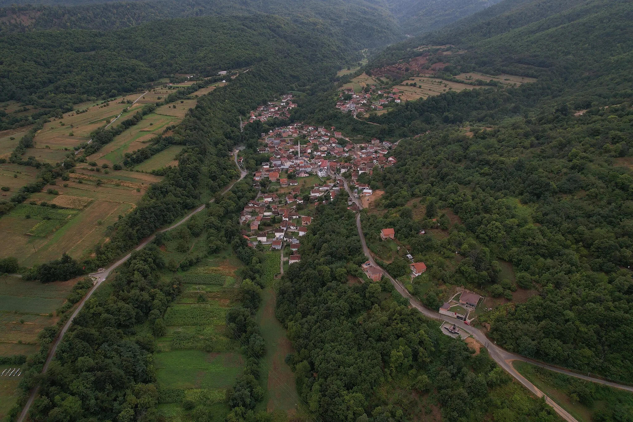 Photo showing: A view of the village of Rečane