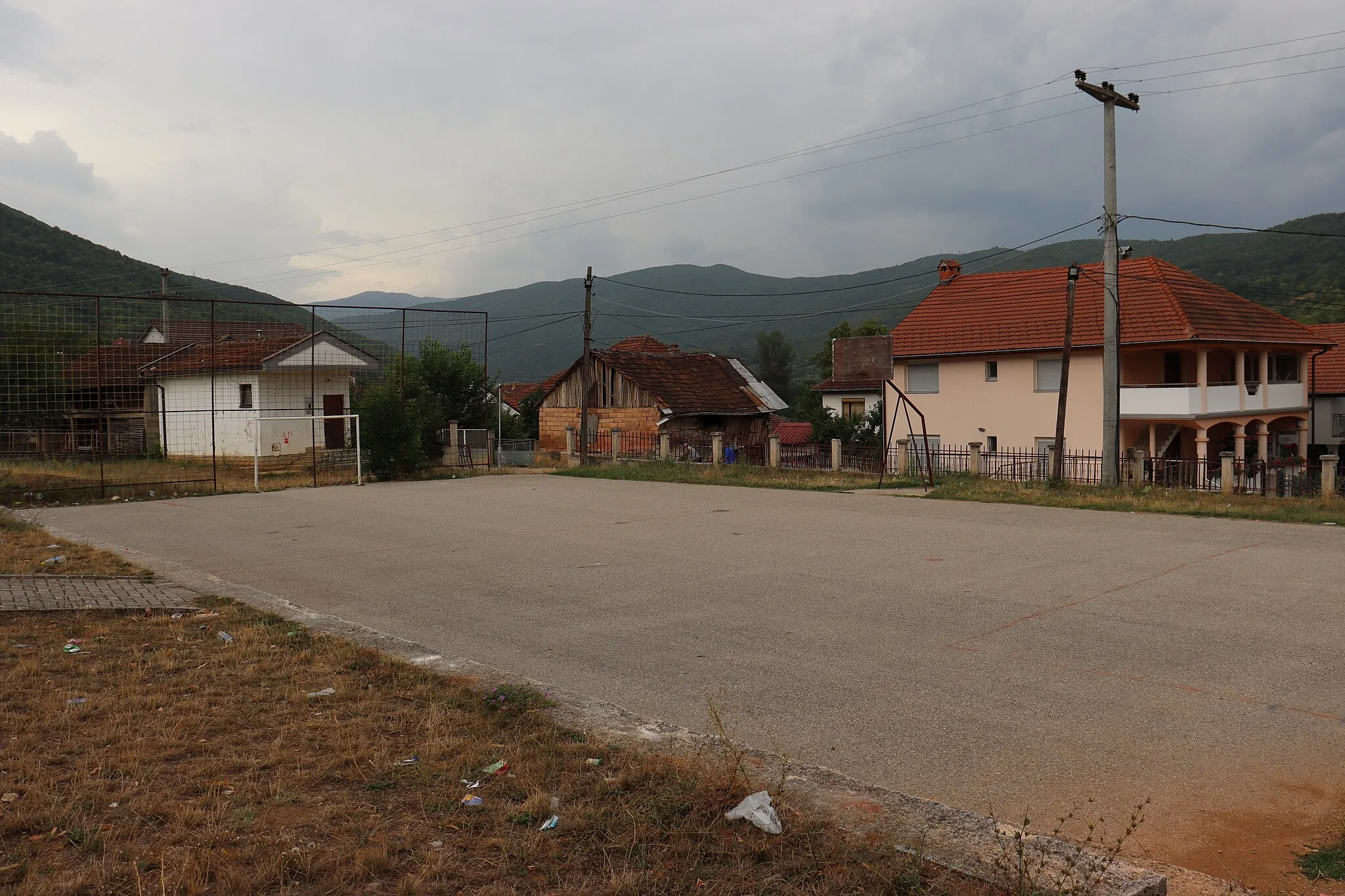 Photo showing: A playing ground in Edinstvo Primary School's yard in the village of Belovište