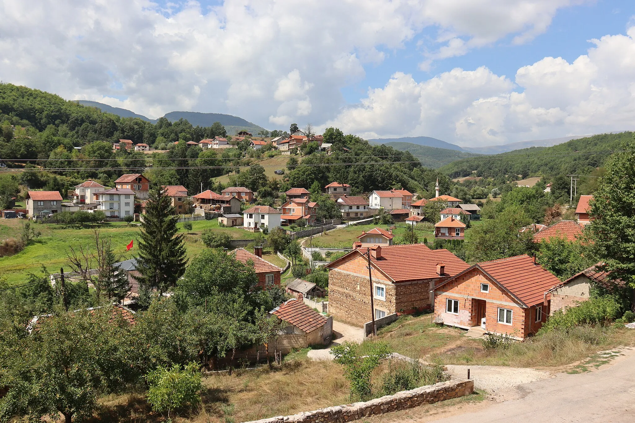 Photo showing: A view of the village of Simnica