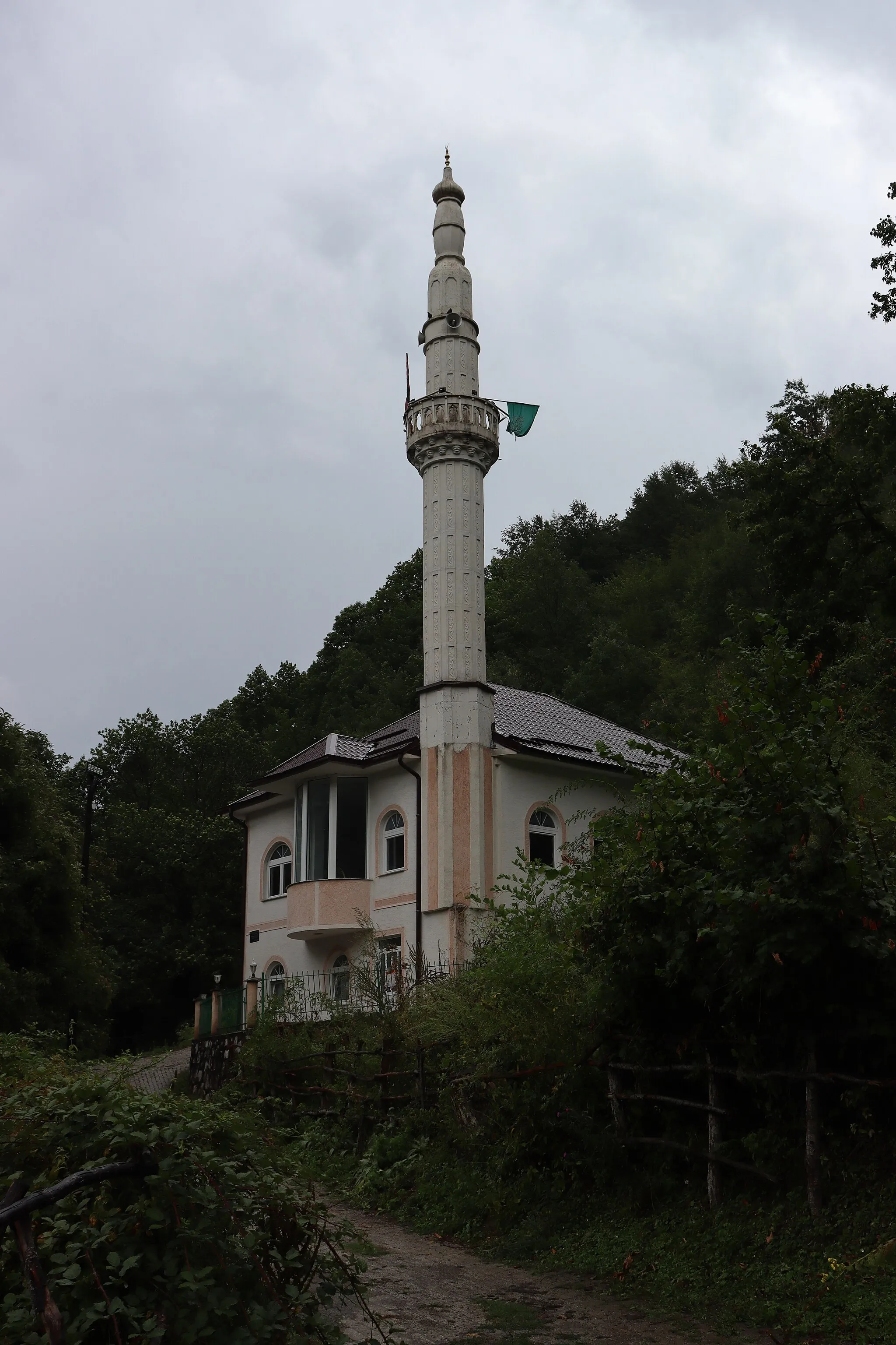 Photo showing: The mosque in the village of Orḱuše