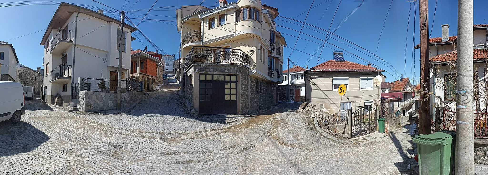 Photo showing: The neighbourhood (mahalle) of Mijačko Maalo, Kruševo, Macedonia.