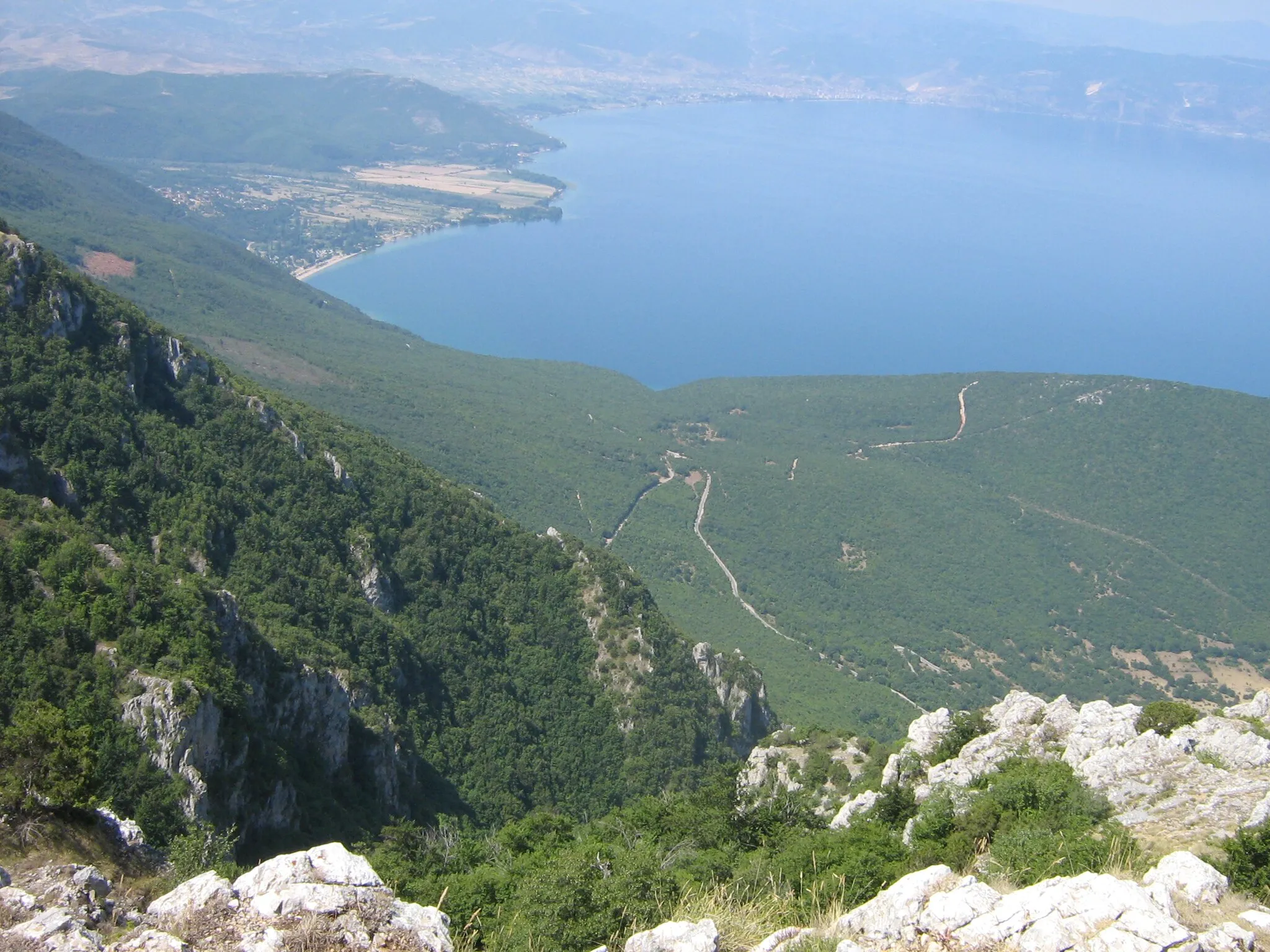 Photo showing: Pogled od Galicica na Ohridsko ezero