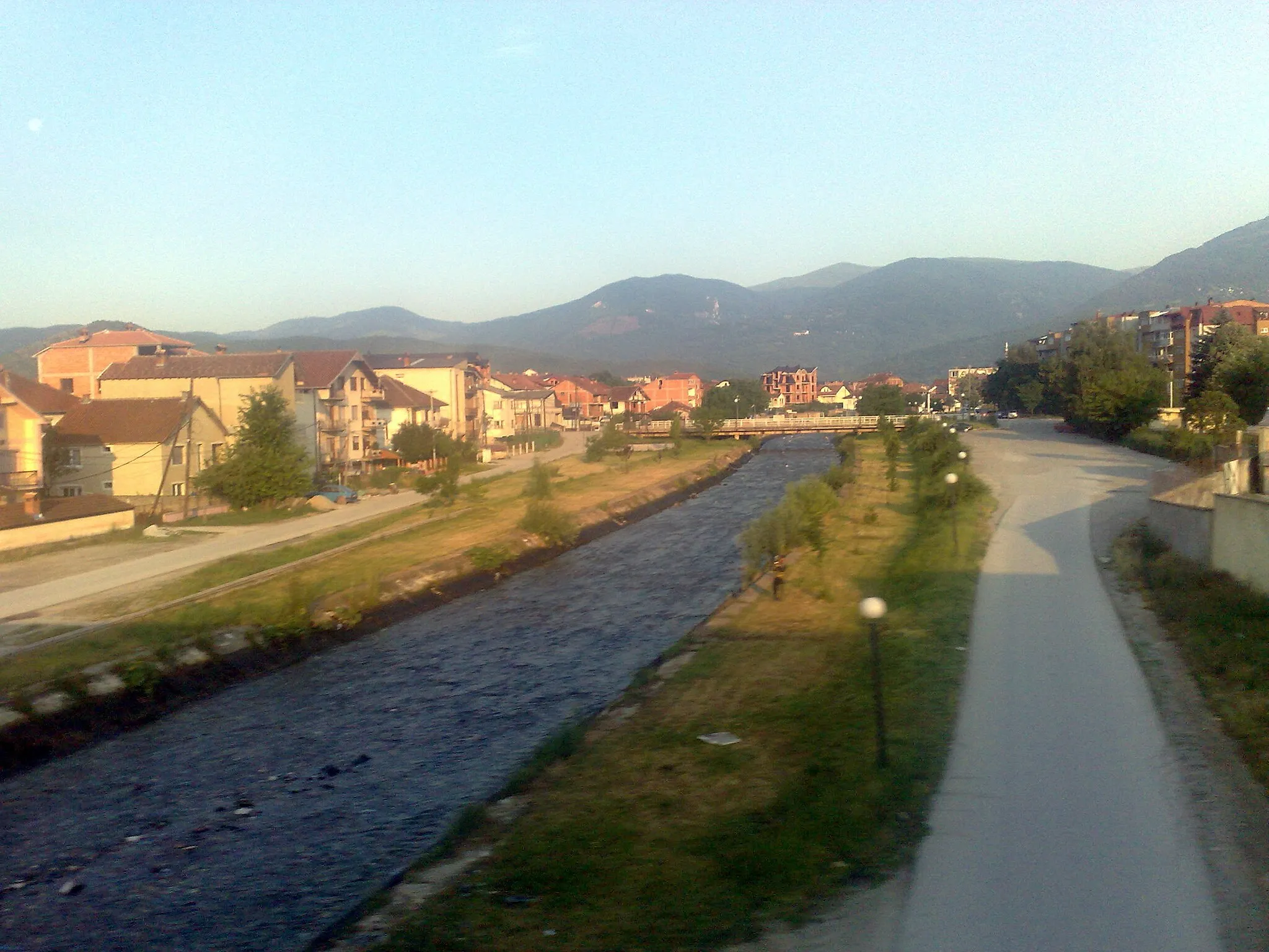 Photo showing: Vardar river in Gostivar, Macedonia