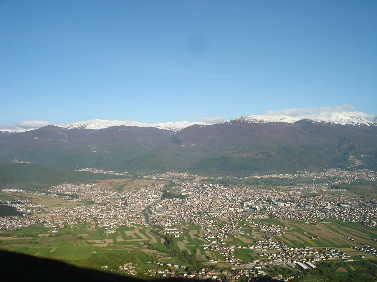 Photo showing: Panoramic view of the city of Gostivar from Suva Gora mountain, Macedonia