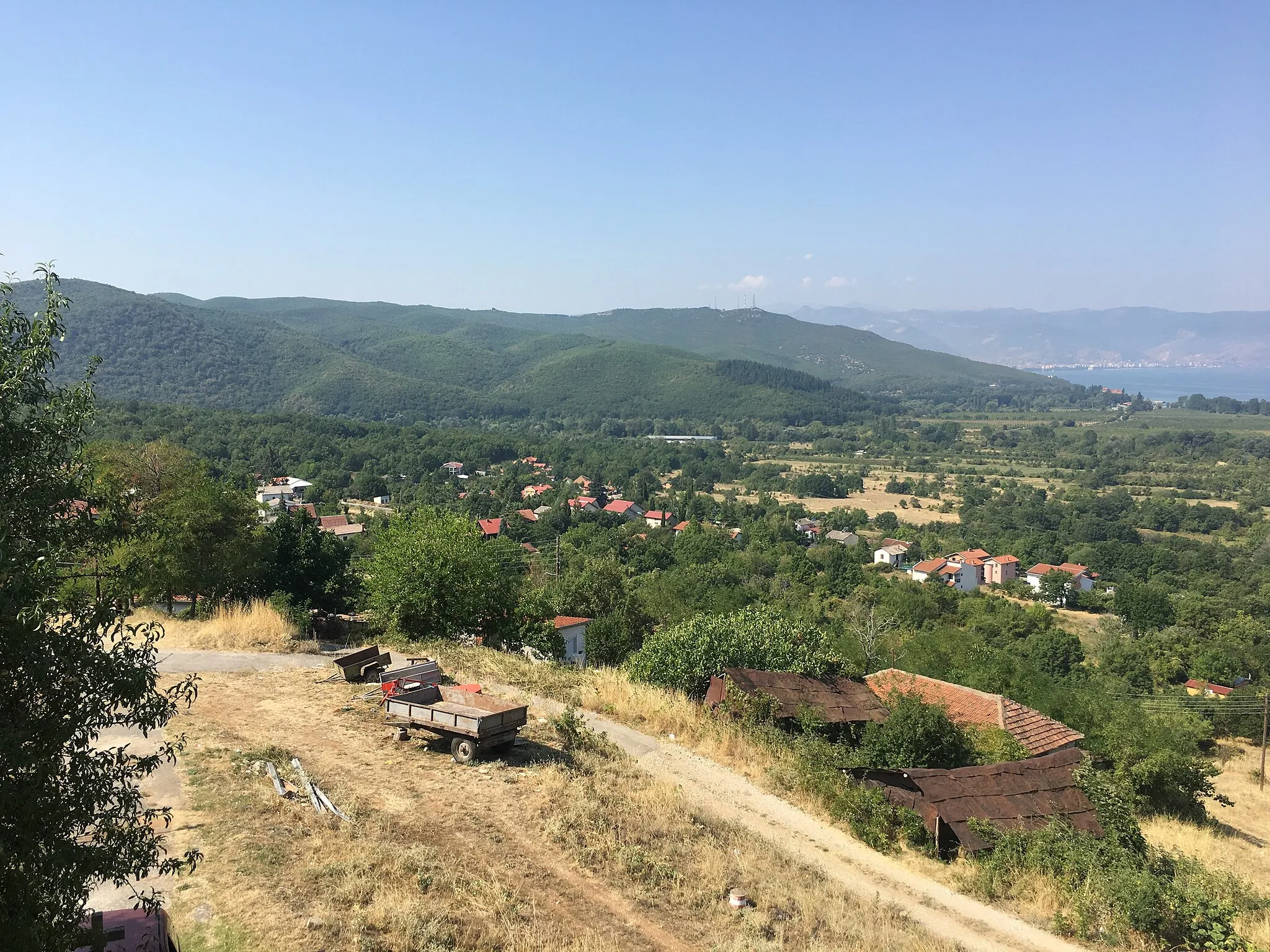 Photo showing: A view of the village of Ljubaništa