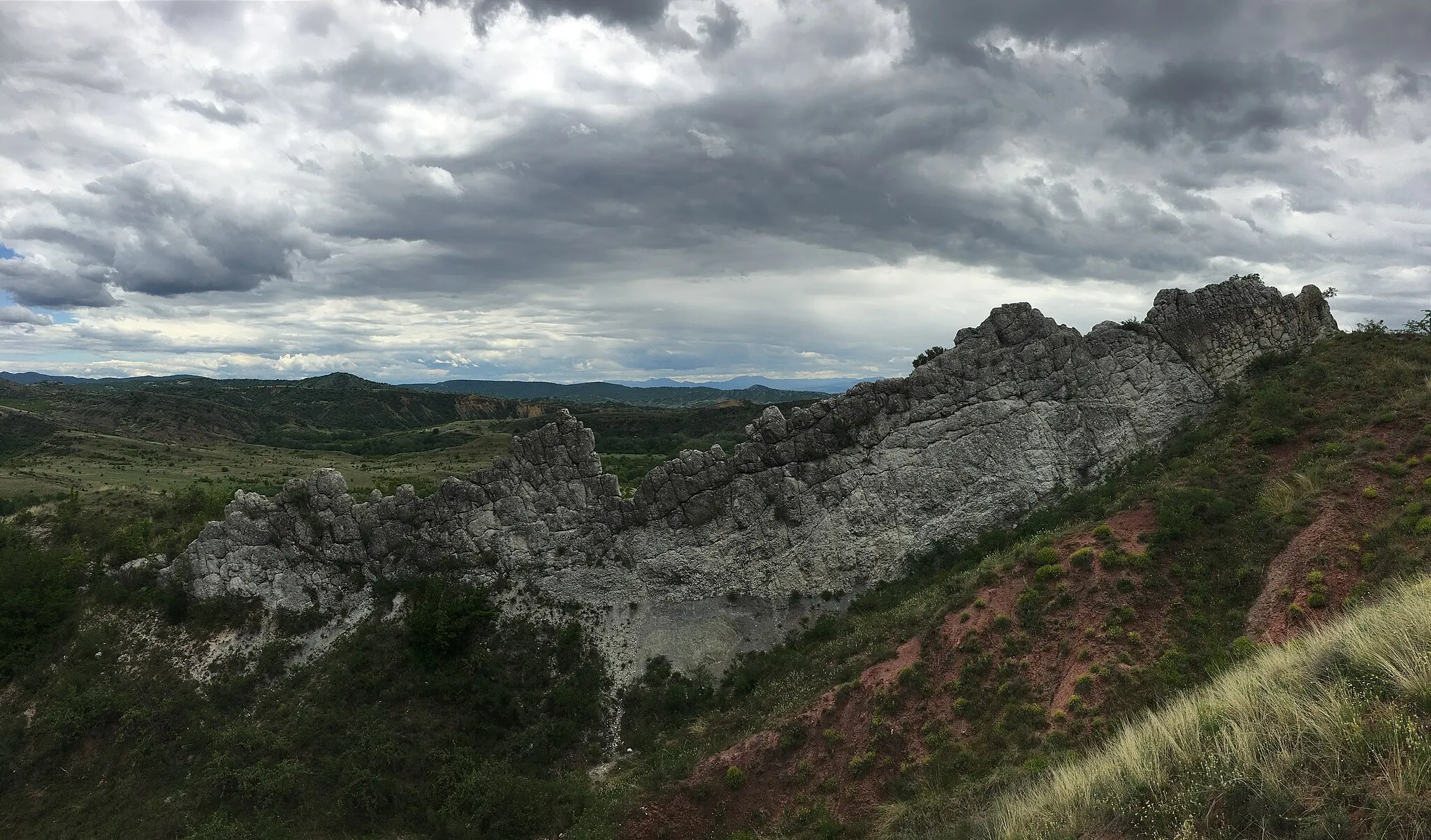 Photo showing: A panoramic view of the Devil's Wall