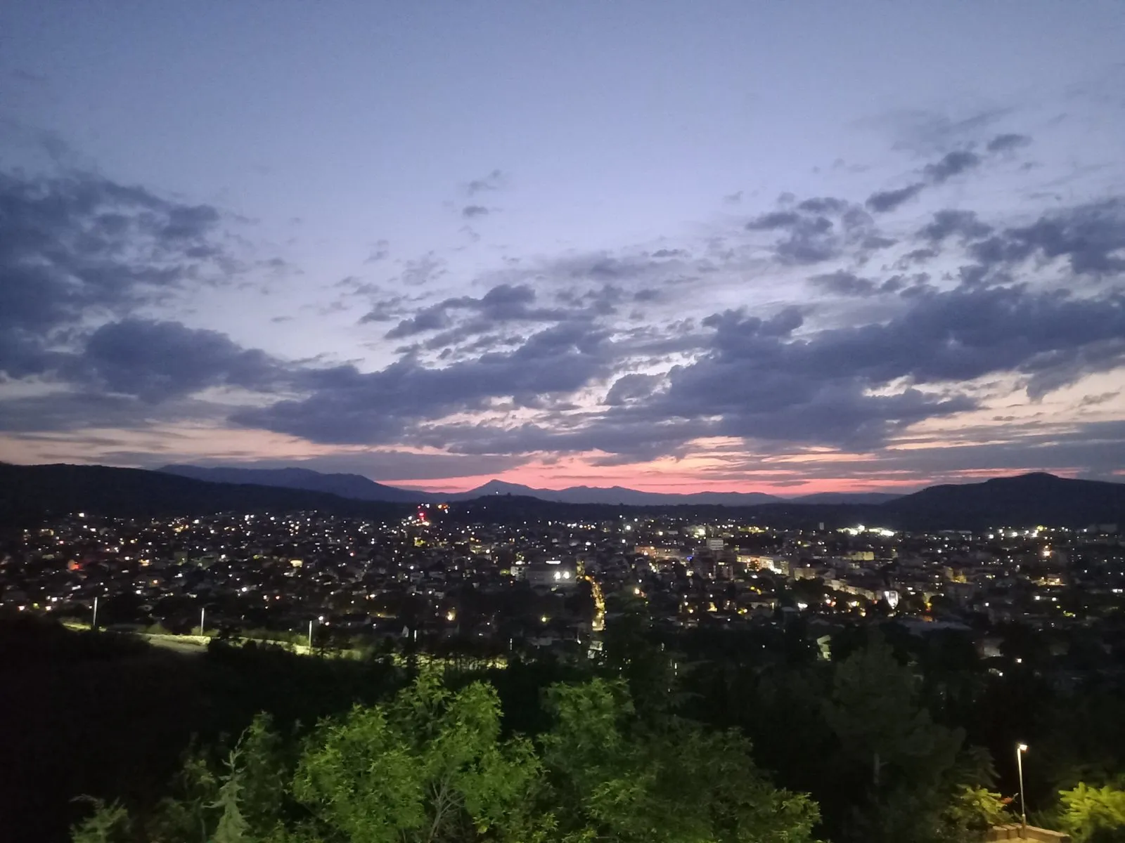 Photo showing: Ноќна панорама на Кавадарци
