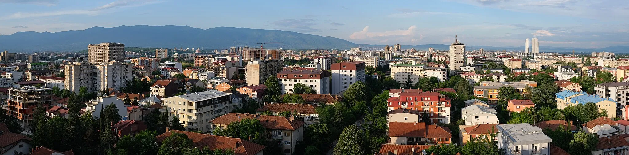 Photo showing: Panoramic view of Skopje. Kisela Voda in the foreground.