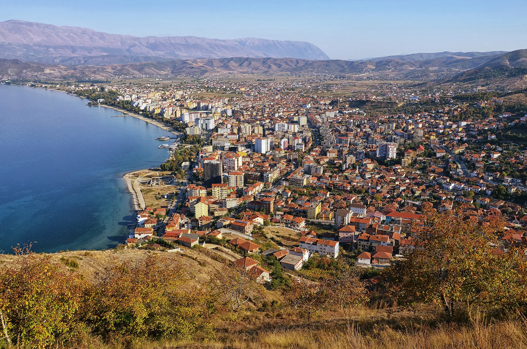 Photo showing: View of Pogradec, Albania from the Castle Hill (Kalaja)