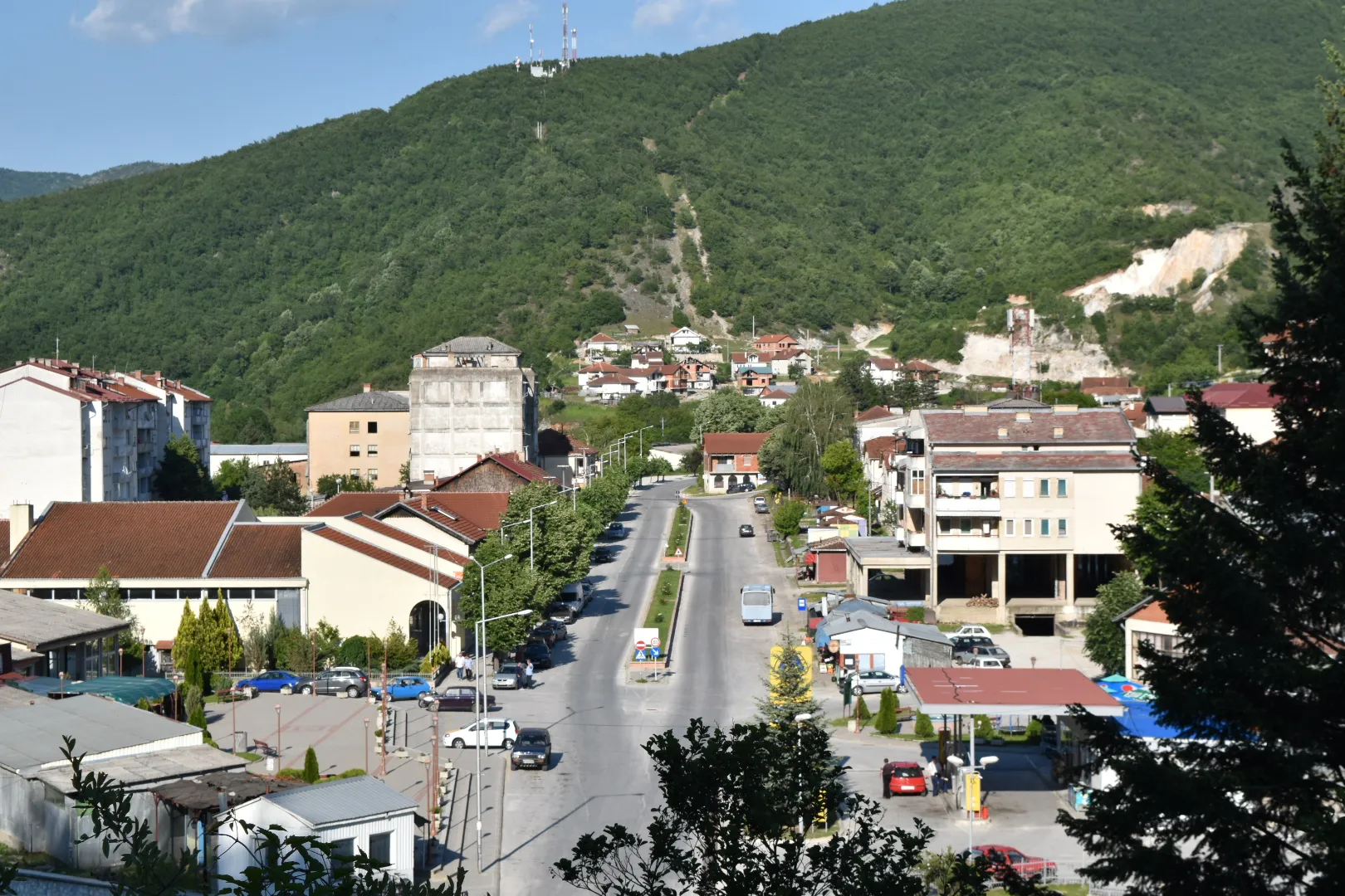 Photo showing: The main road of Makedonski Brod