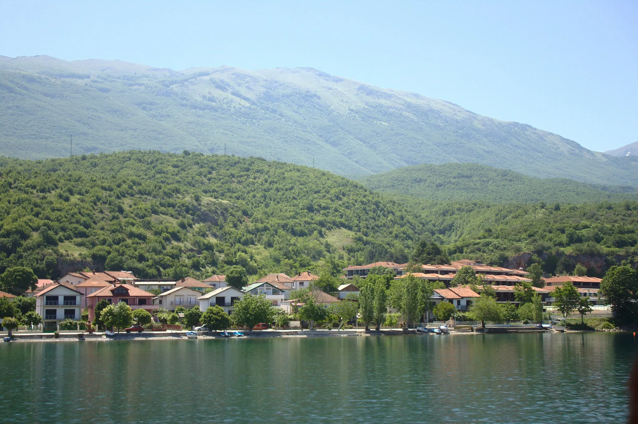 Photo showing: Domy v obci Peštani na jihu Severní Makedonie