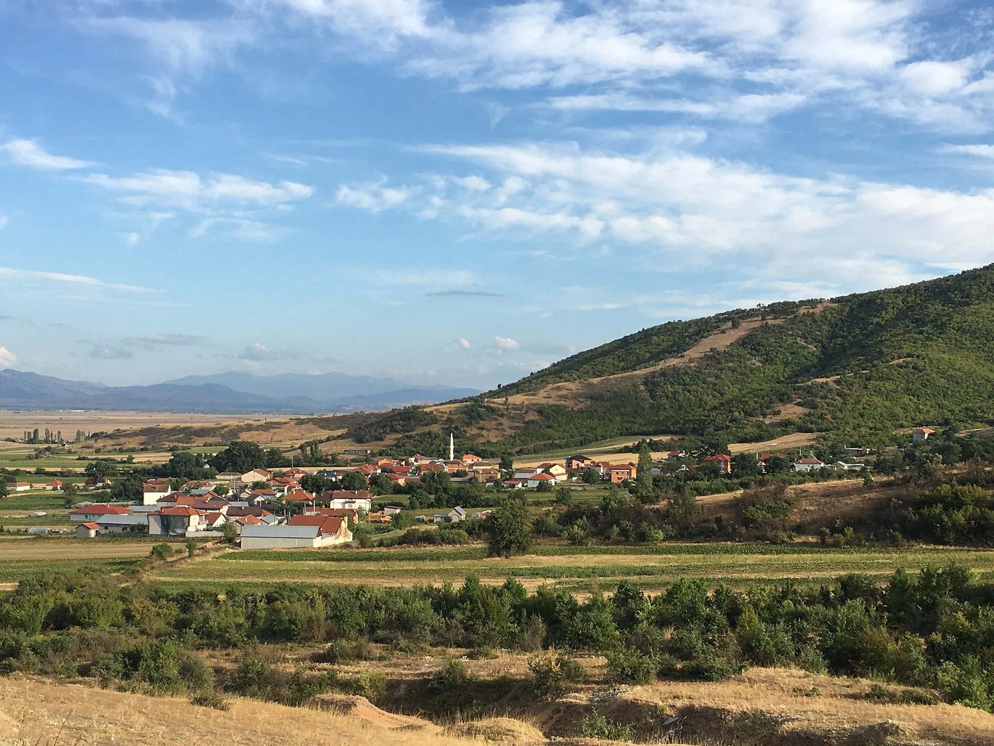 Photo showing: A view of the village of Lokveni