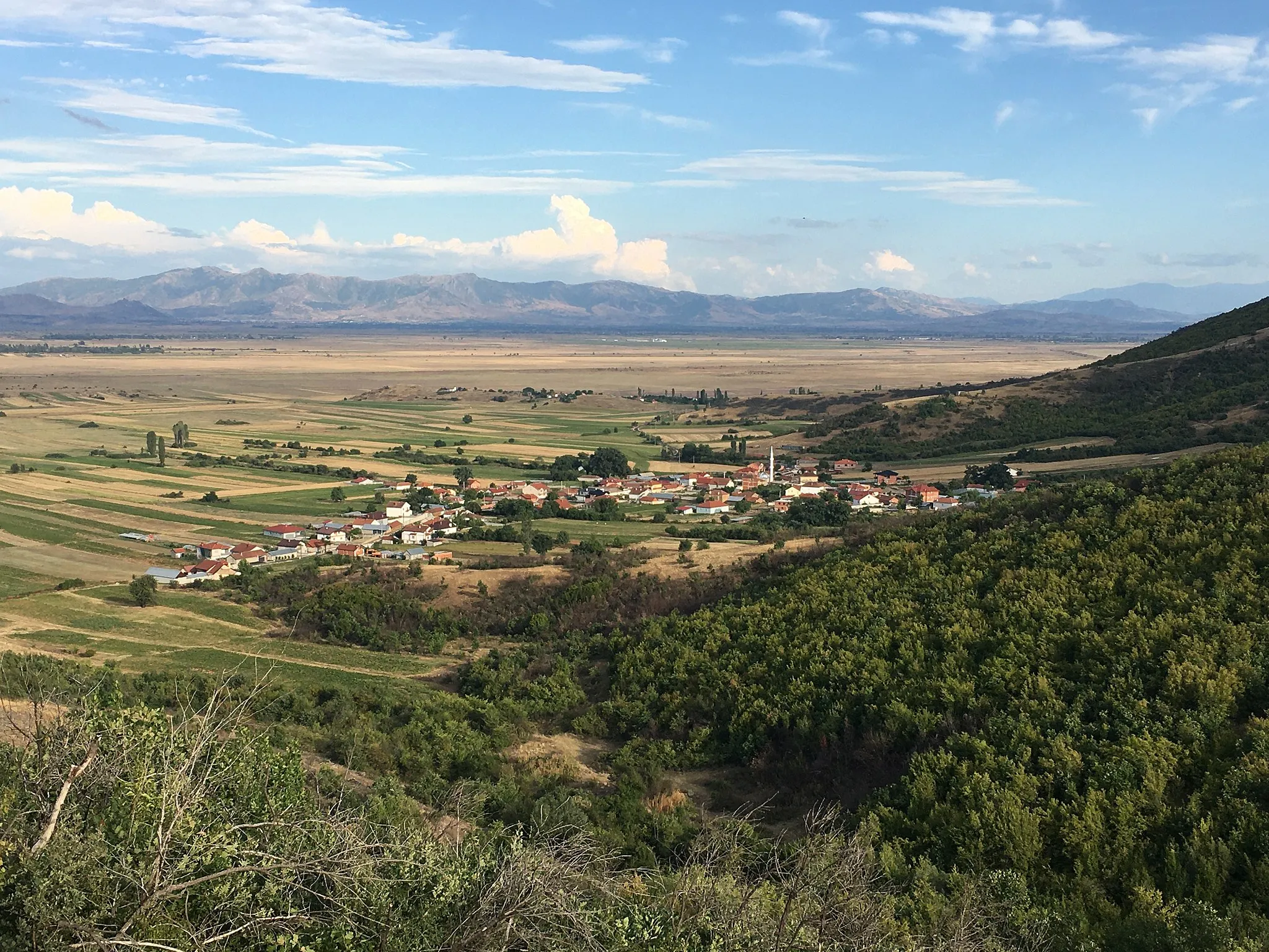 Photo showing: A view of the village of Lokveni