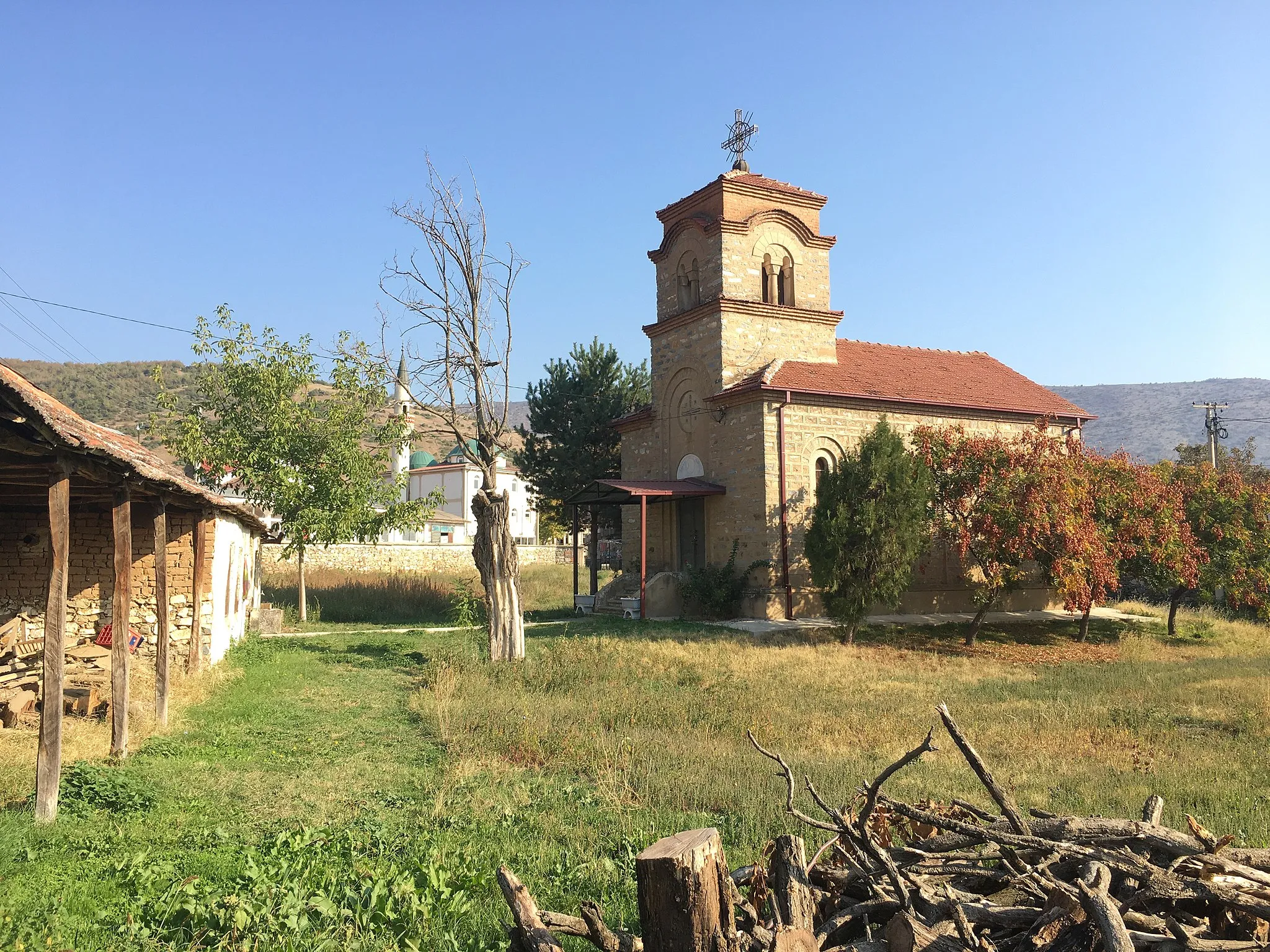 Photo showing: St. George Church's yard in the village of Debrešte