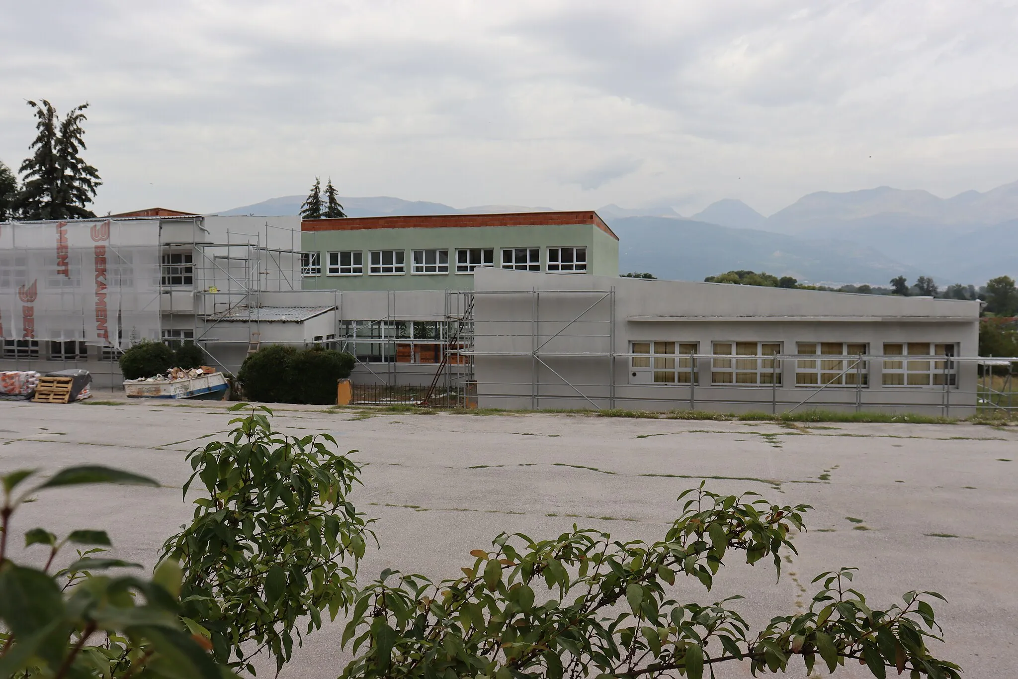 Photo showing: Prparimi Primary School in the village of Forino