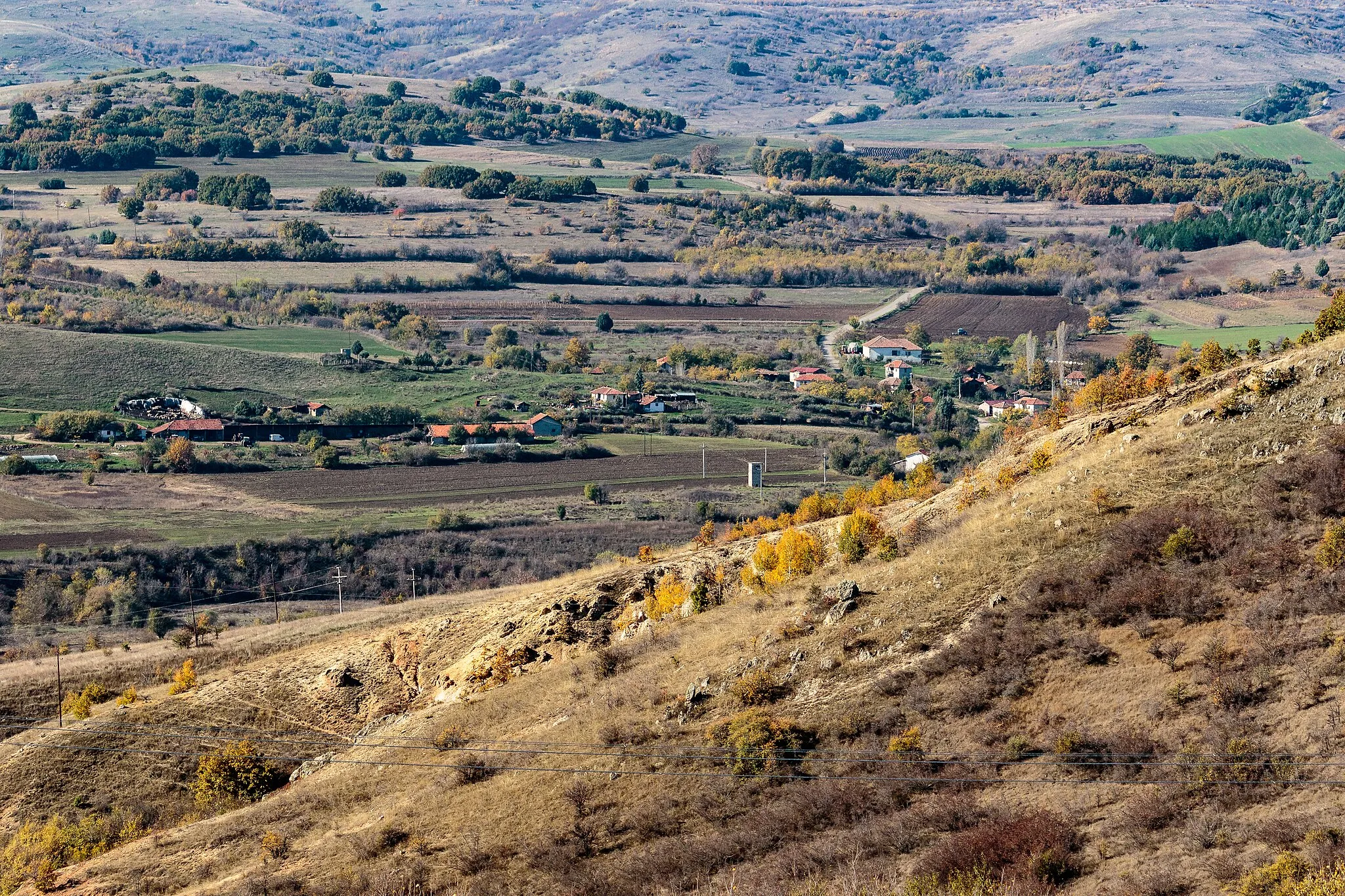 Photo showing: Panoramic view of the village of Puzderci, Zletovo-Probištip Region, Macedonia
