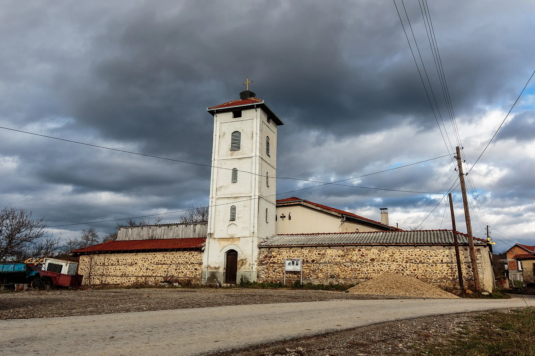Photo showing: Dormition of the Theotokos Church in the village of Smojmirovo, Maleševija, Macedonia