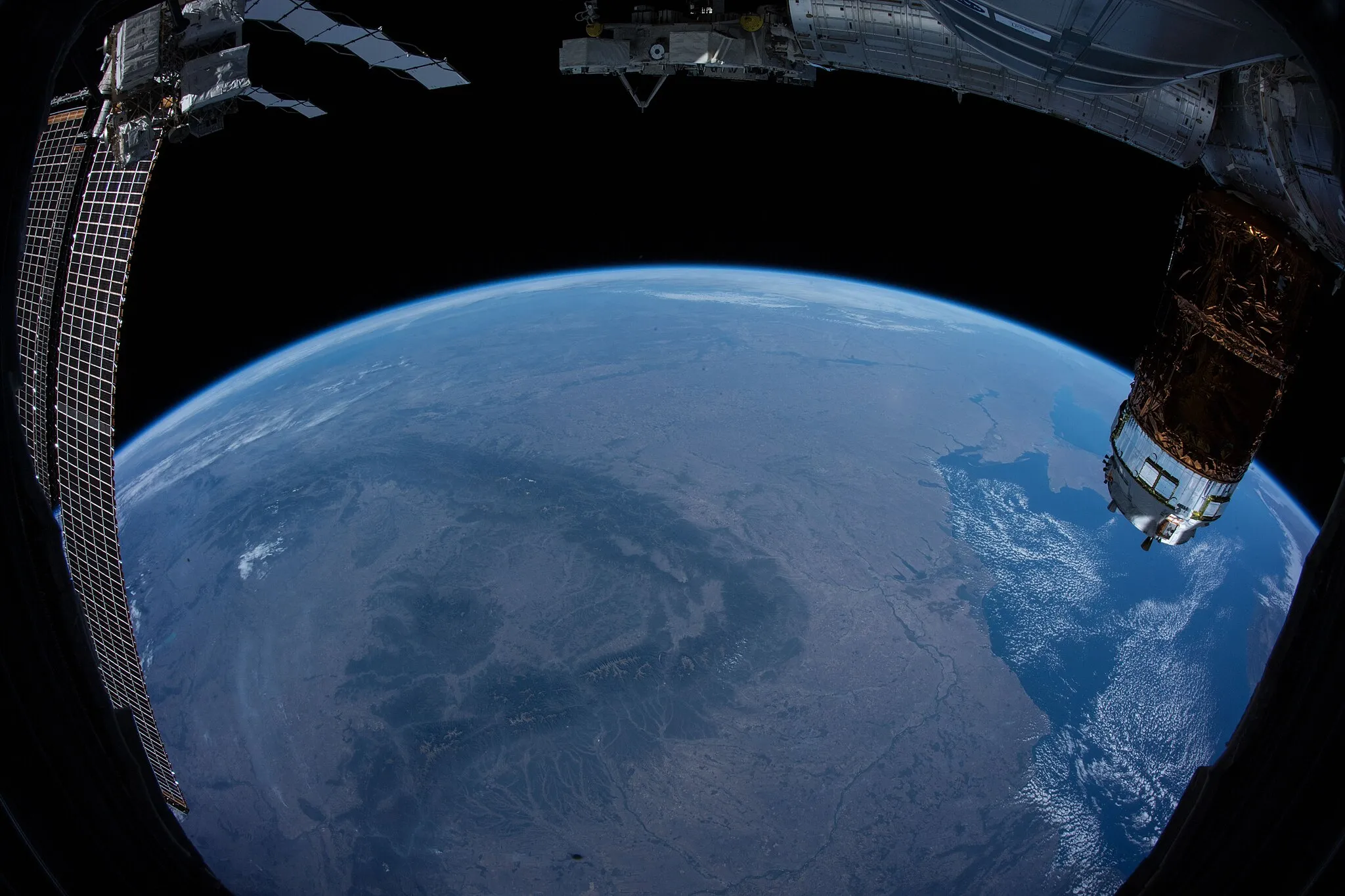 Photo showing: View of Earth taken during ISS Expedition 57.