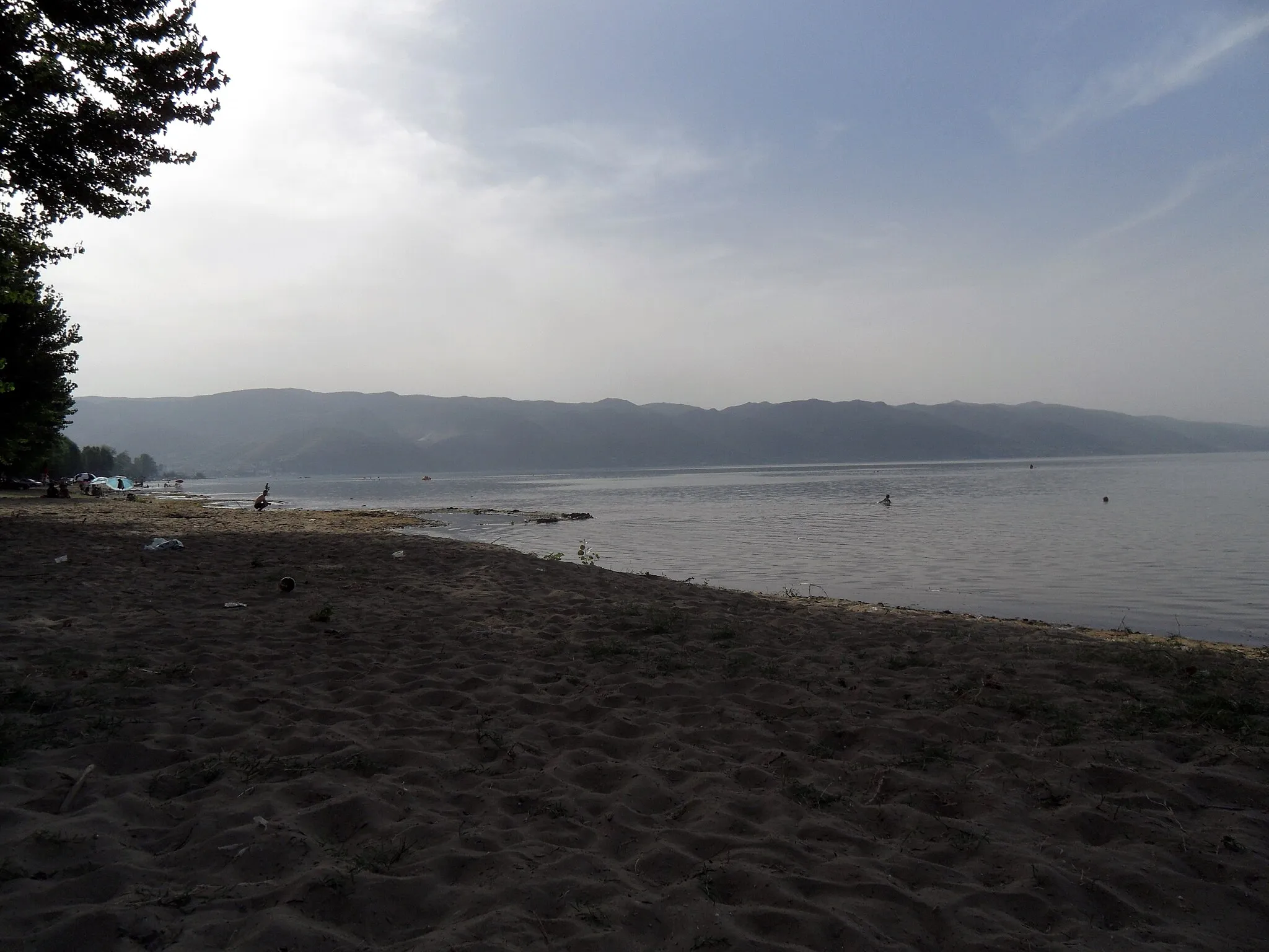 Photo showing: Beach at Rruga Driloni in Pogradec, at Lake Ohrid