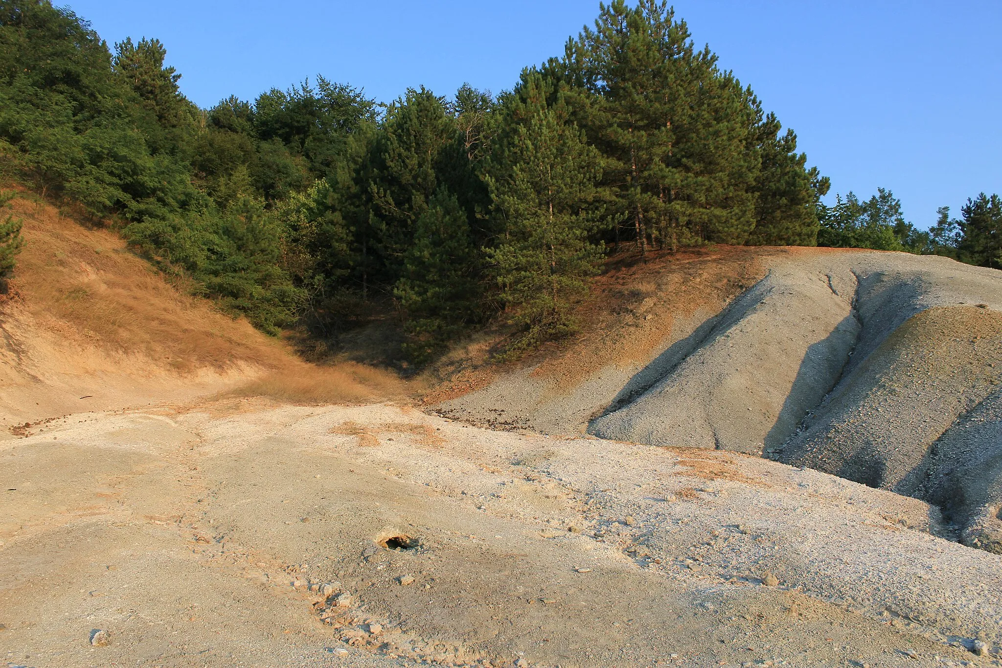 Photo showing: Duvalo je solfatara i mofeta, postvulkanska pojava, relikt nekadašnje vulkanske aktivnosti u selu Kosel, na teritoriji Severne Makedonije.