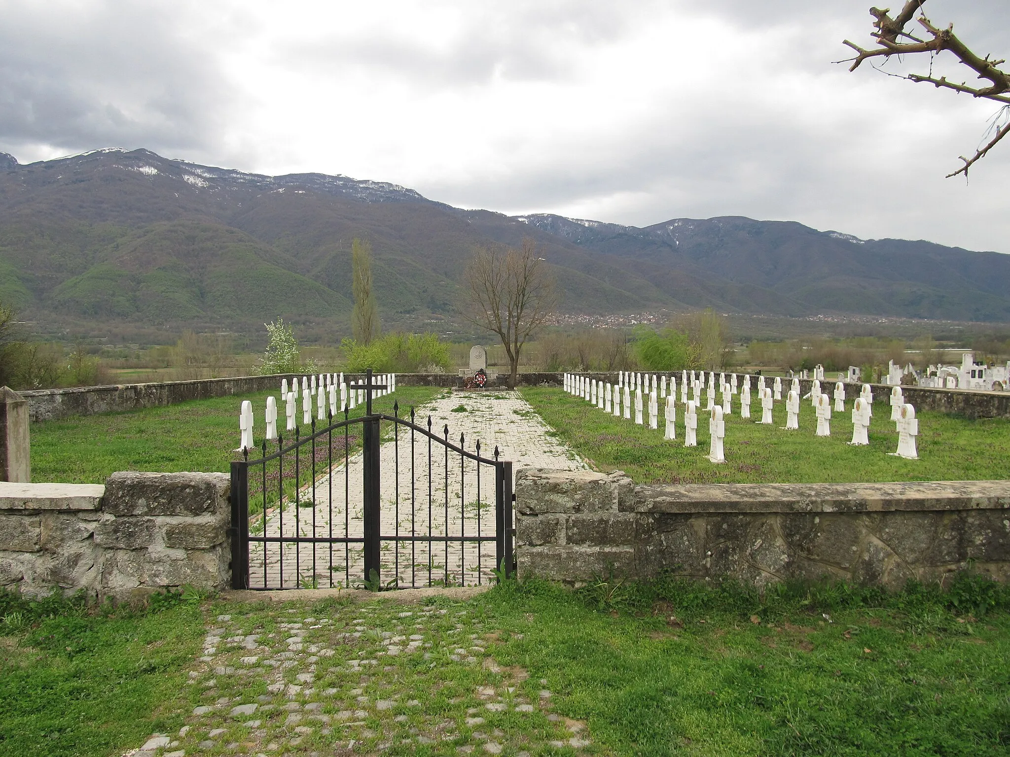 Photo showing: Bulgarian military cemetery (1915-1916) in Novo Selo, Macedonia