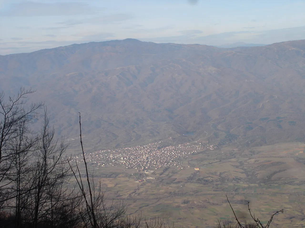 Photo showing: Novo Selo in the foothills of Ograzhden mountain, seen from Belasica