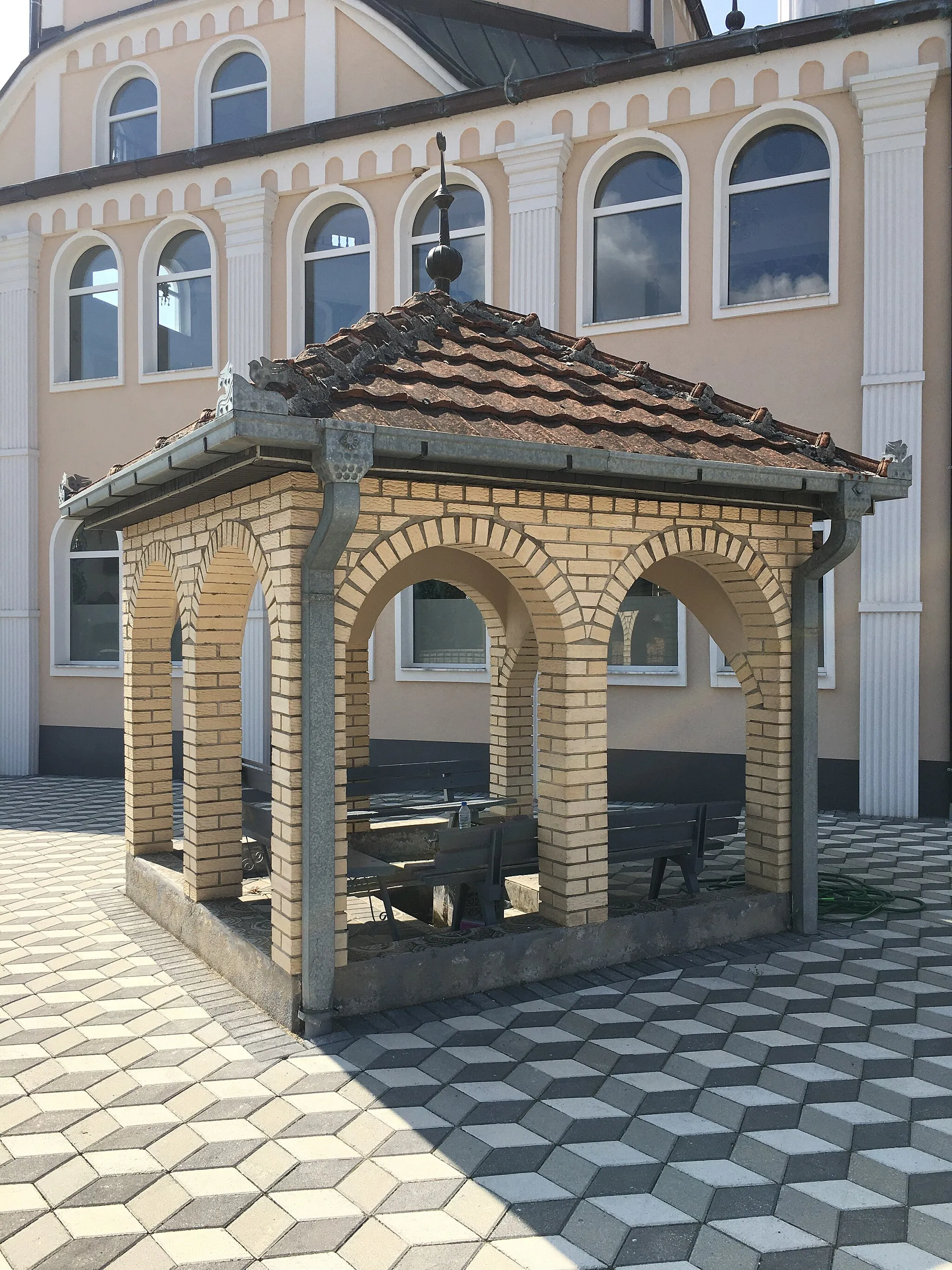 Photo showing: Shadirvan in the mosque's yard in the village of Crvivci