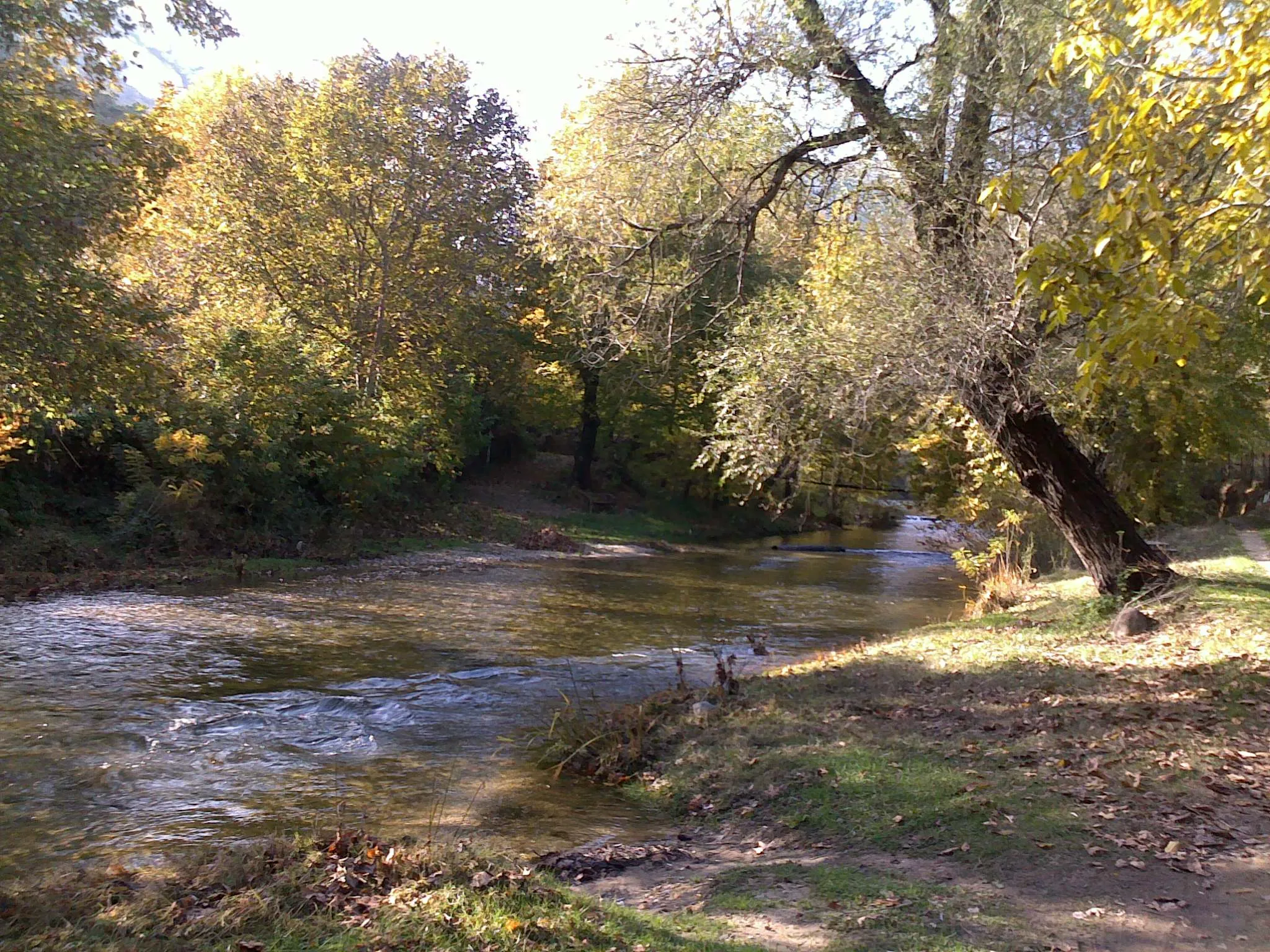 Photo showing: River Babuna near Veles, Macedonia