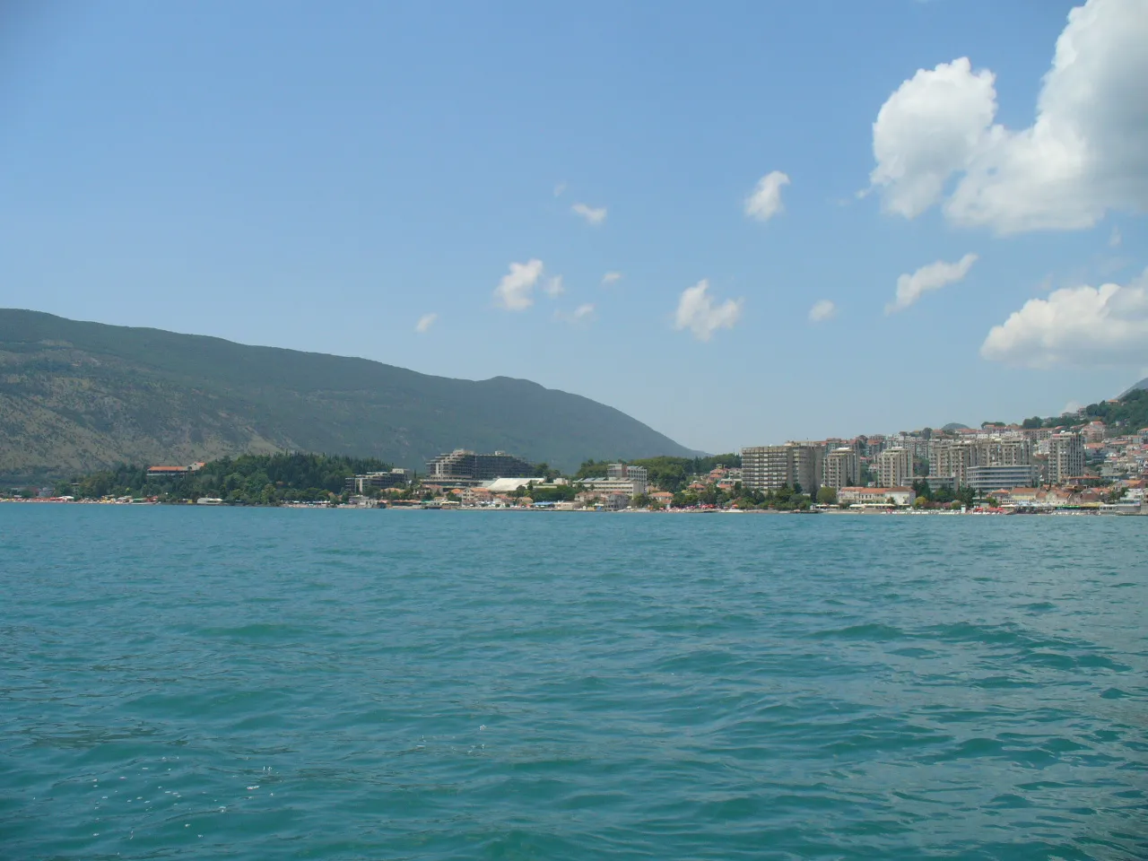 Photo showing: View of Herceg Novi, Montenegro from the Adriatic Sea. This photo was taken in the Summer of 2007, Released to Wikipedia, GFDL, Made by Me.