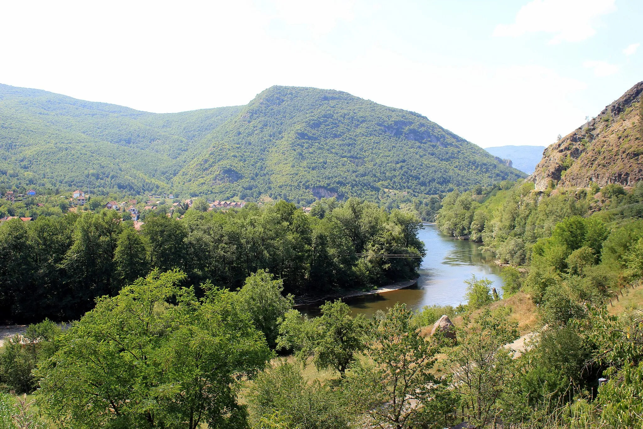 Photo showing: Der Lim bei Sjeverin, links Serbien, rechts Bosnien und Herzegowina.