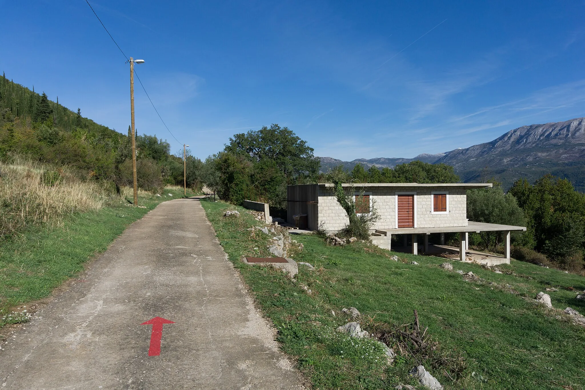 Photo showing: Road in Žvinje. Herceg Novi, Montenegro
