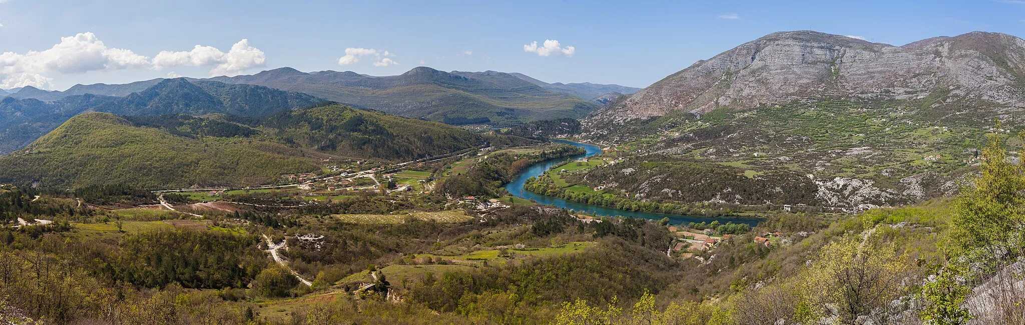 Photo showing: Panoramic view of the course of the Trebišnjica river near Gornji Orahovac, in southeast Bosnia and Herzegovina.