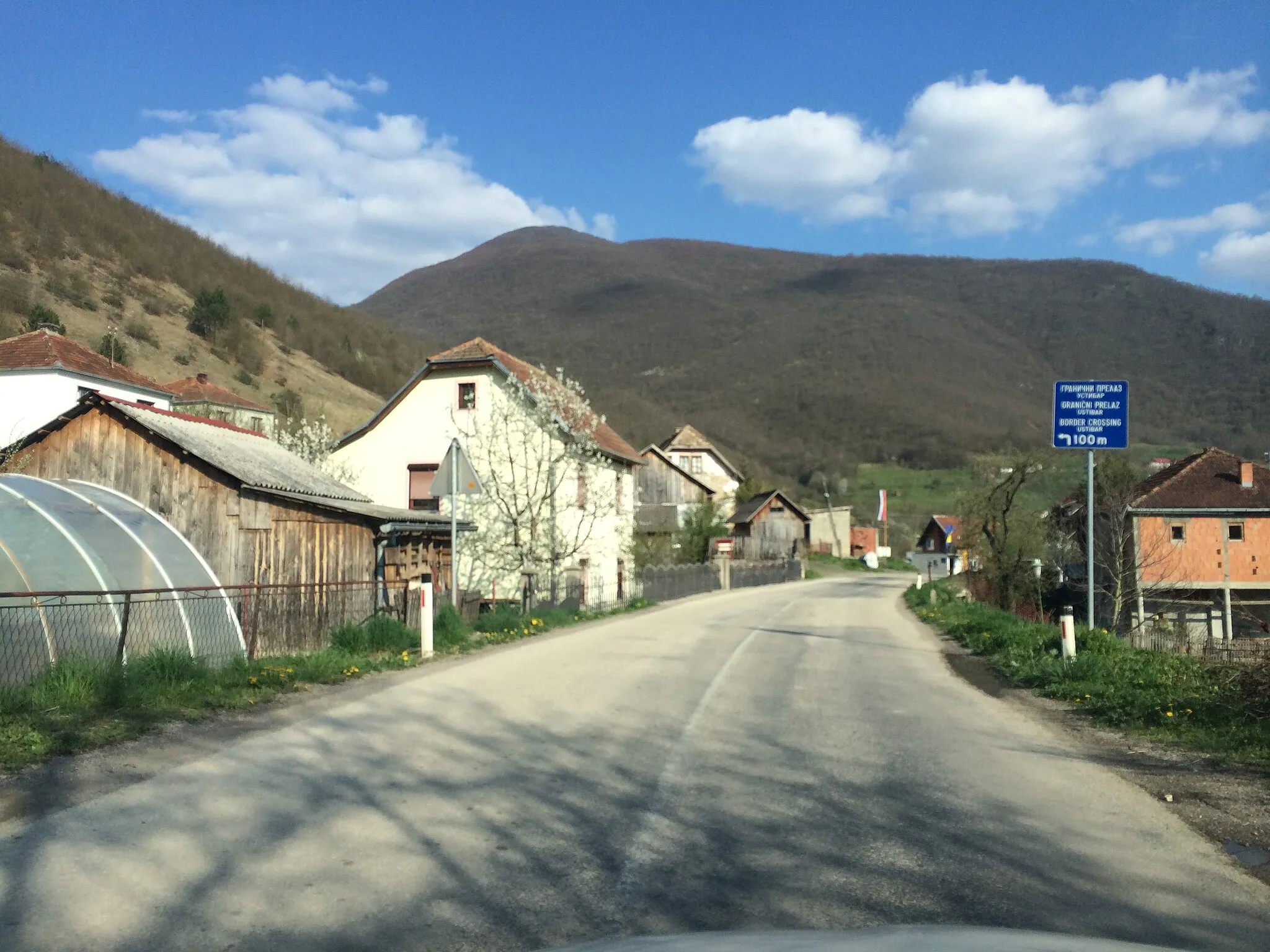 Photo showing: Village of Ustibar along the R467, close to Serbia, but located in the Rudo municipality of southeastern Bosnia Hercegovina.