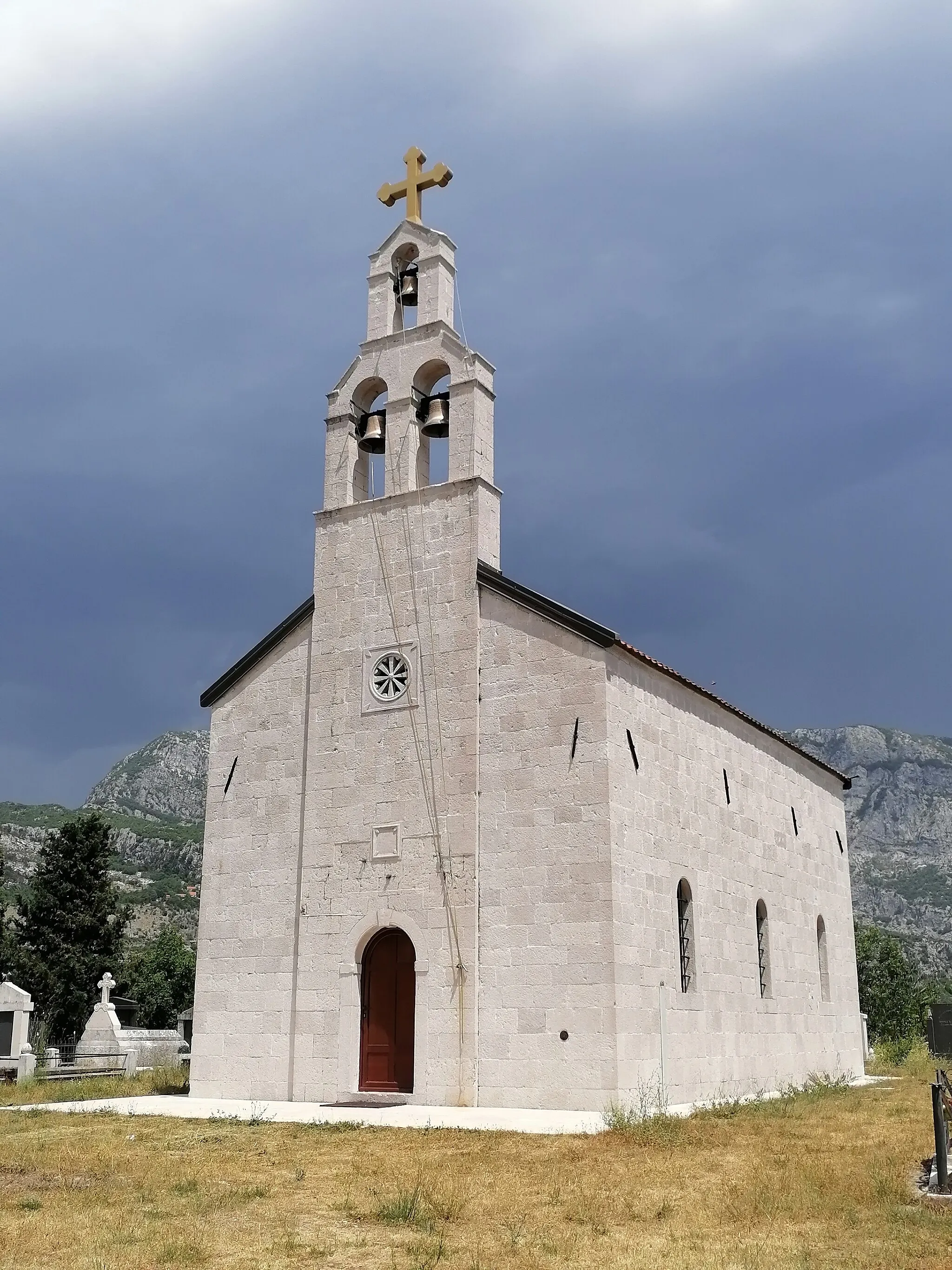 Photo showing: Свјетлопис србске православне цркве Светог Георгија у селу Богетићи код Острога.