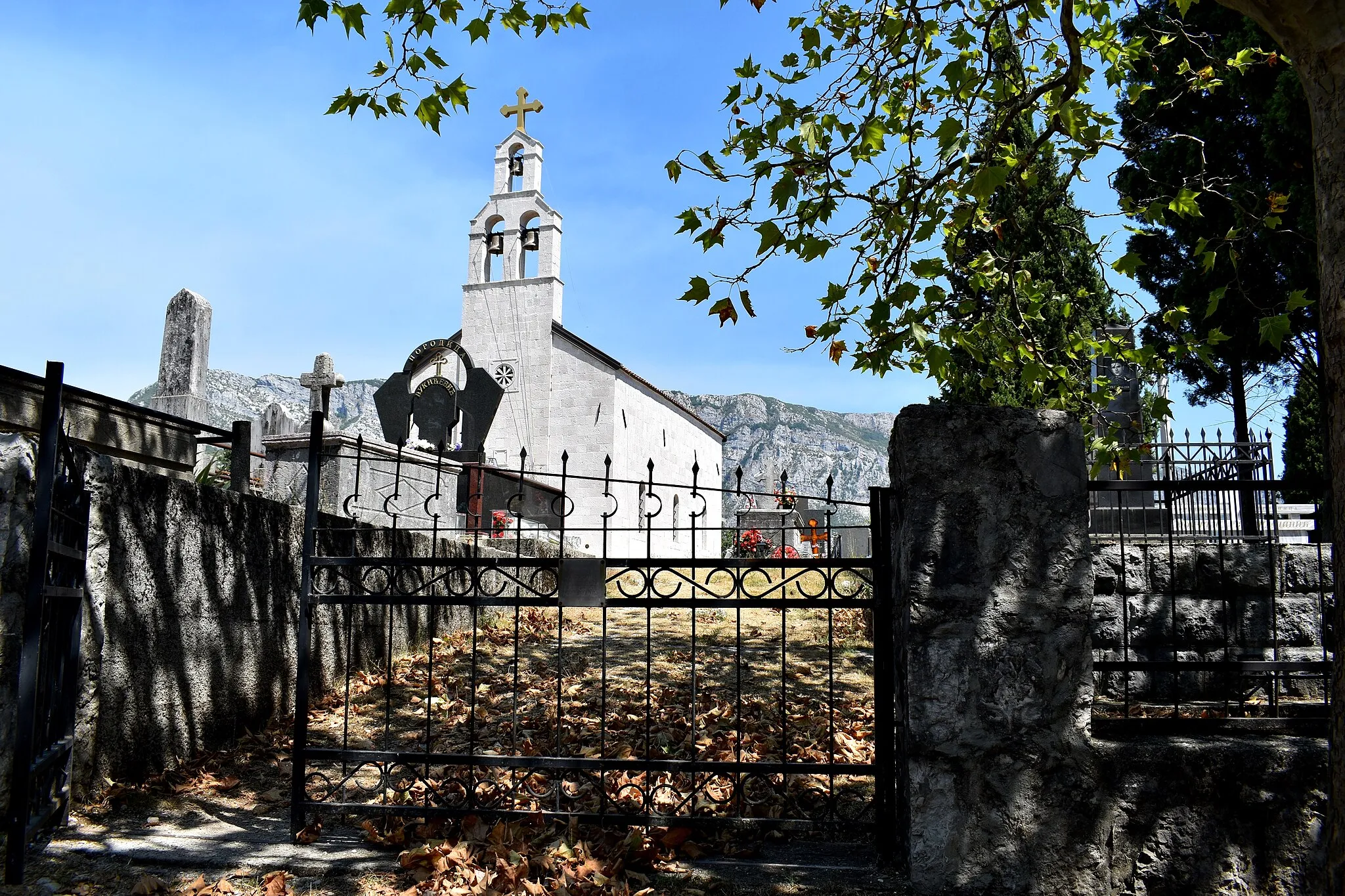 Photo showing: The church in the village of Bogetići, not far from the Ostrog monastery